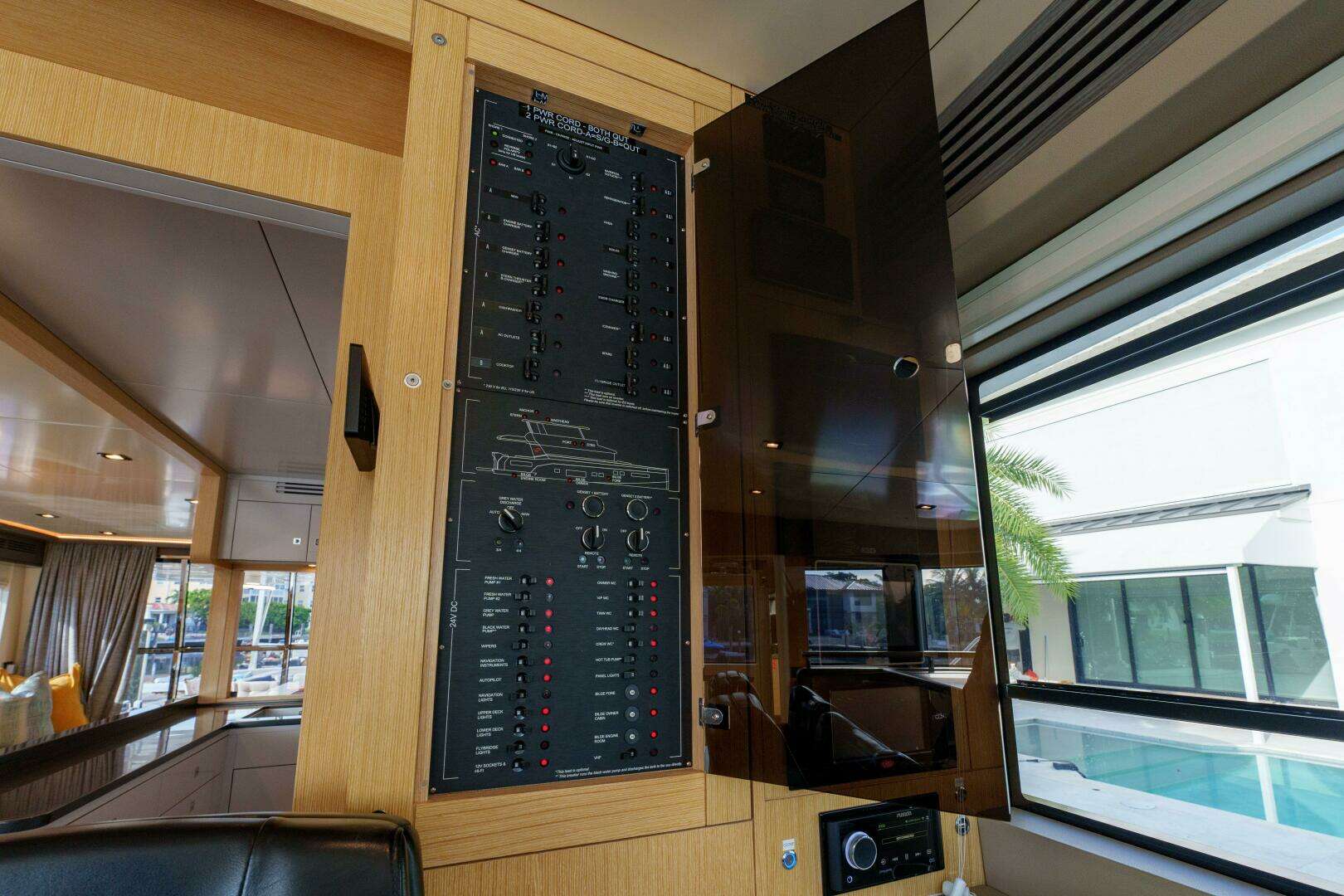 2020 Sirena 64 - Image 15