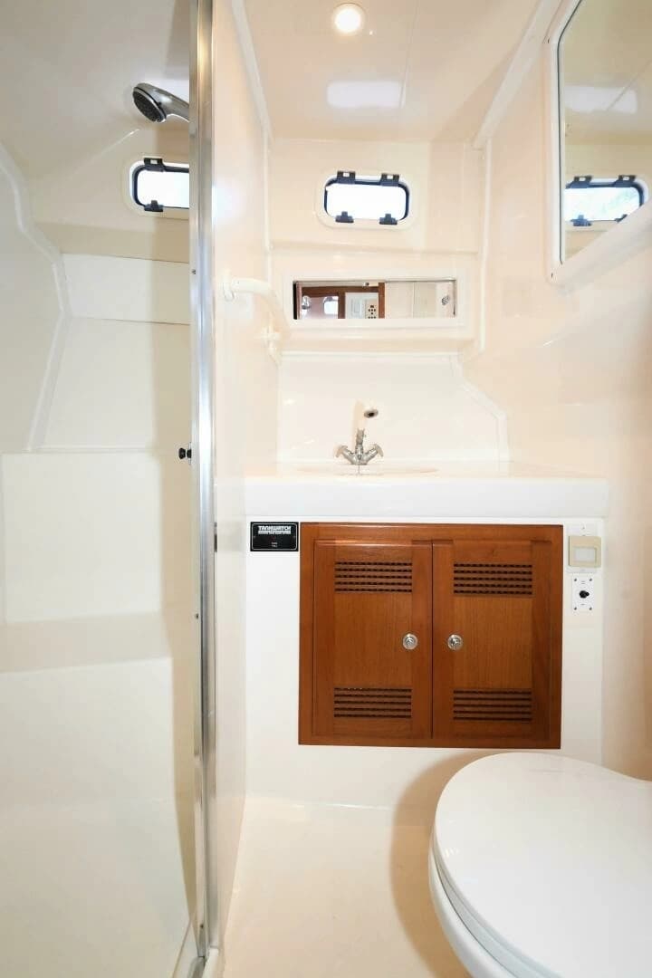 2001 Cabo 35 Flybridge - Image 13
