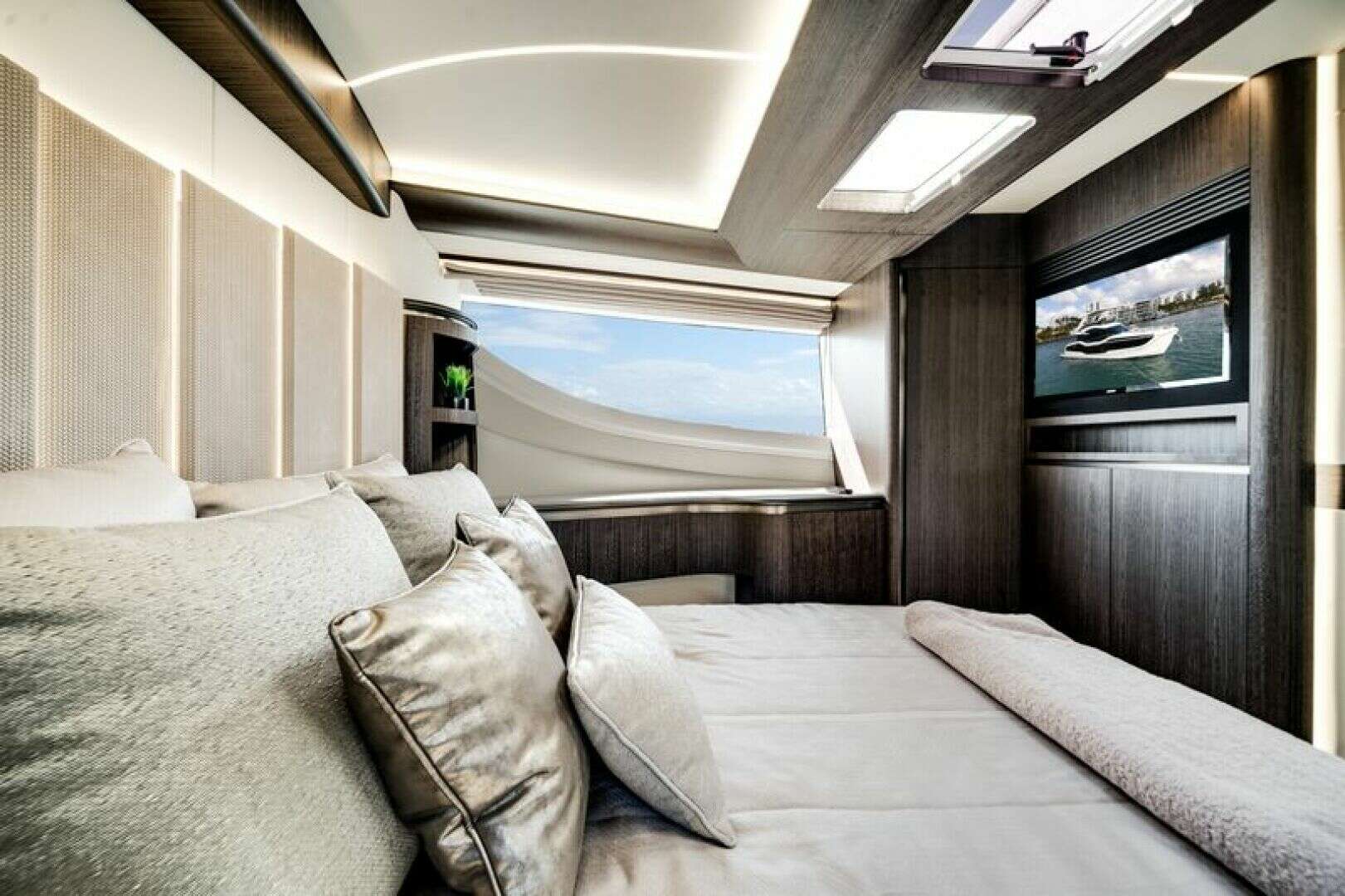 2024 Galeon 560 FLY - Image 24