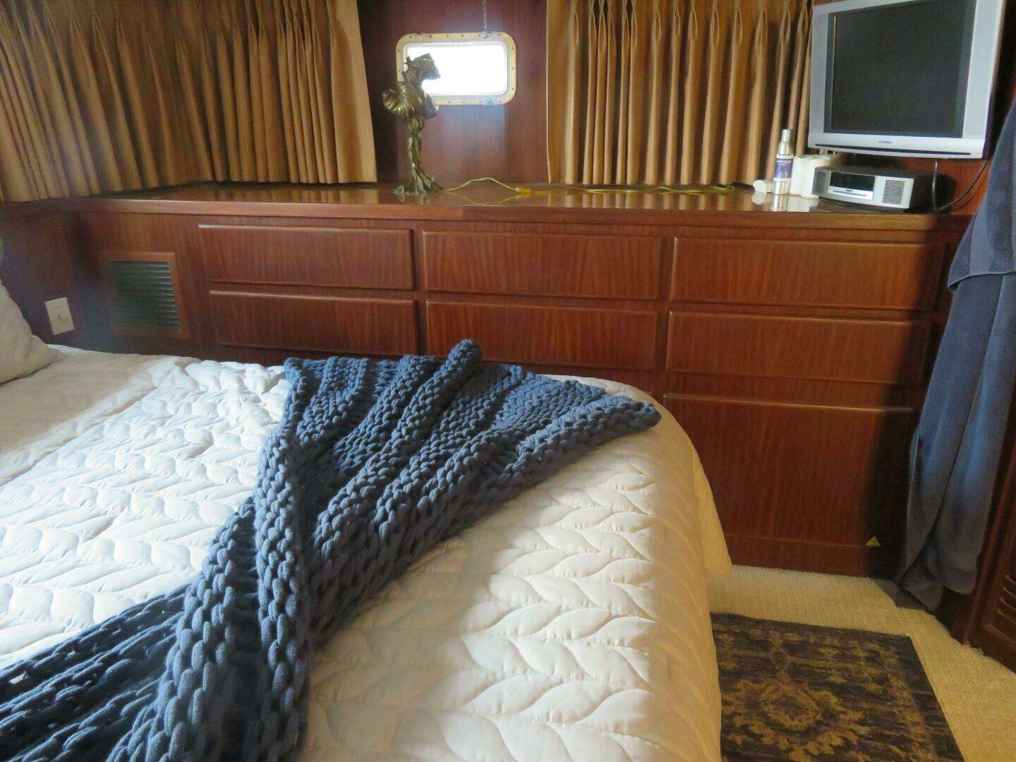 1986 Hatteras 58 Motor Yacht - Image 37