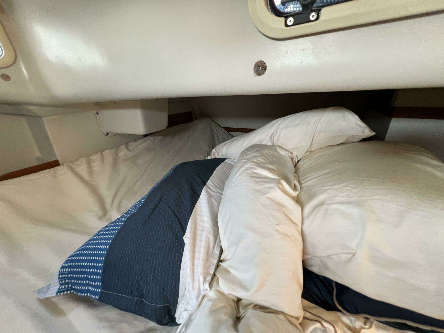 1994 Catalina 320 - Image 36