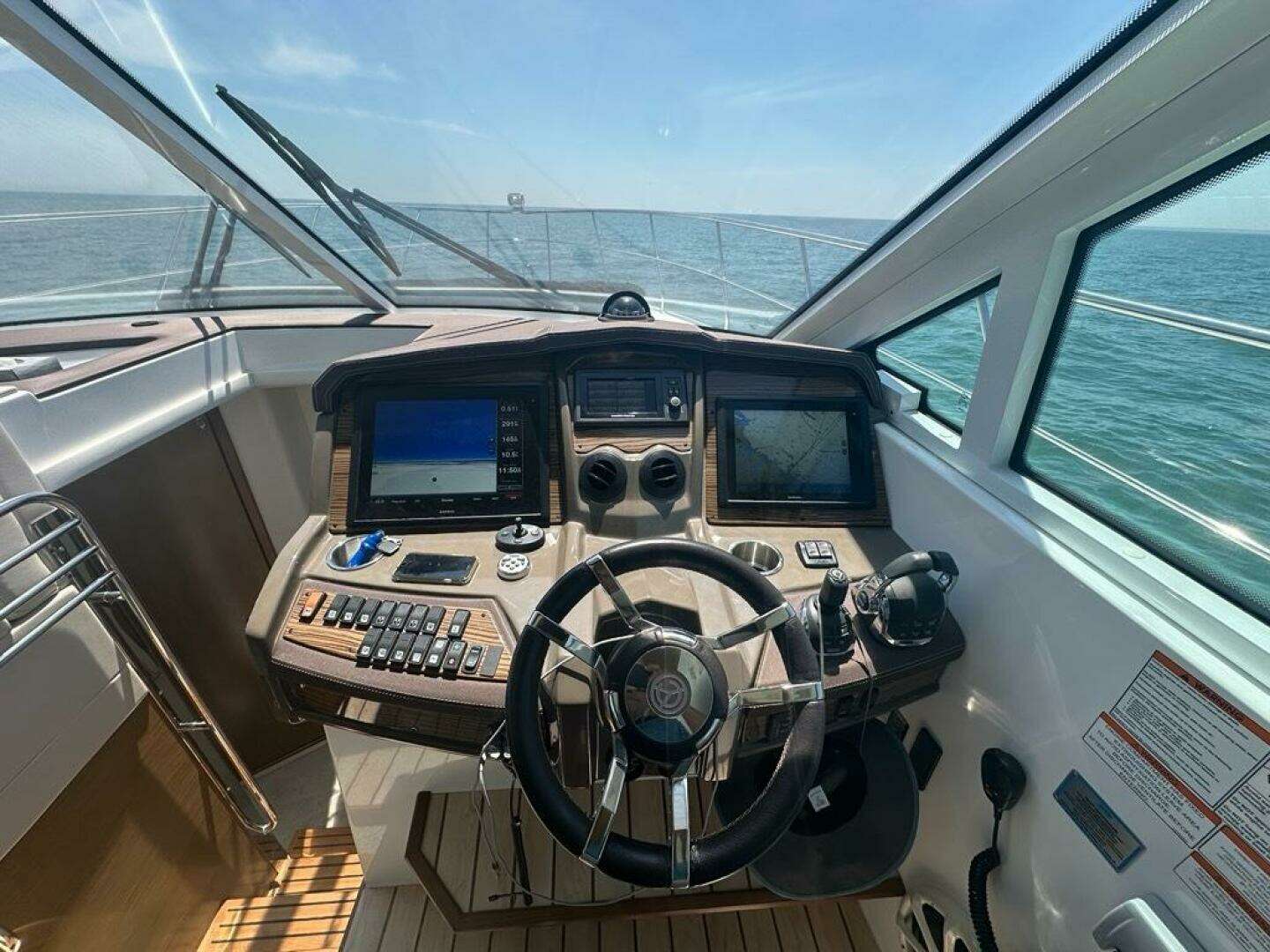 2015 Cruisers Yachts Cantius - Image 18
