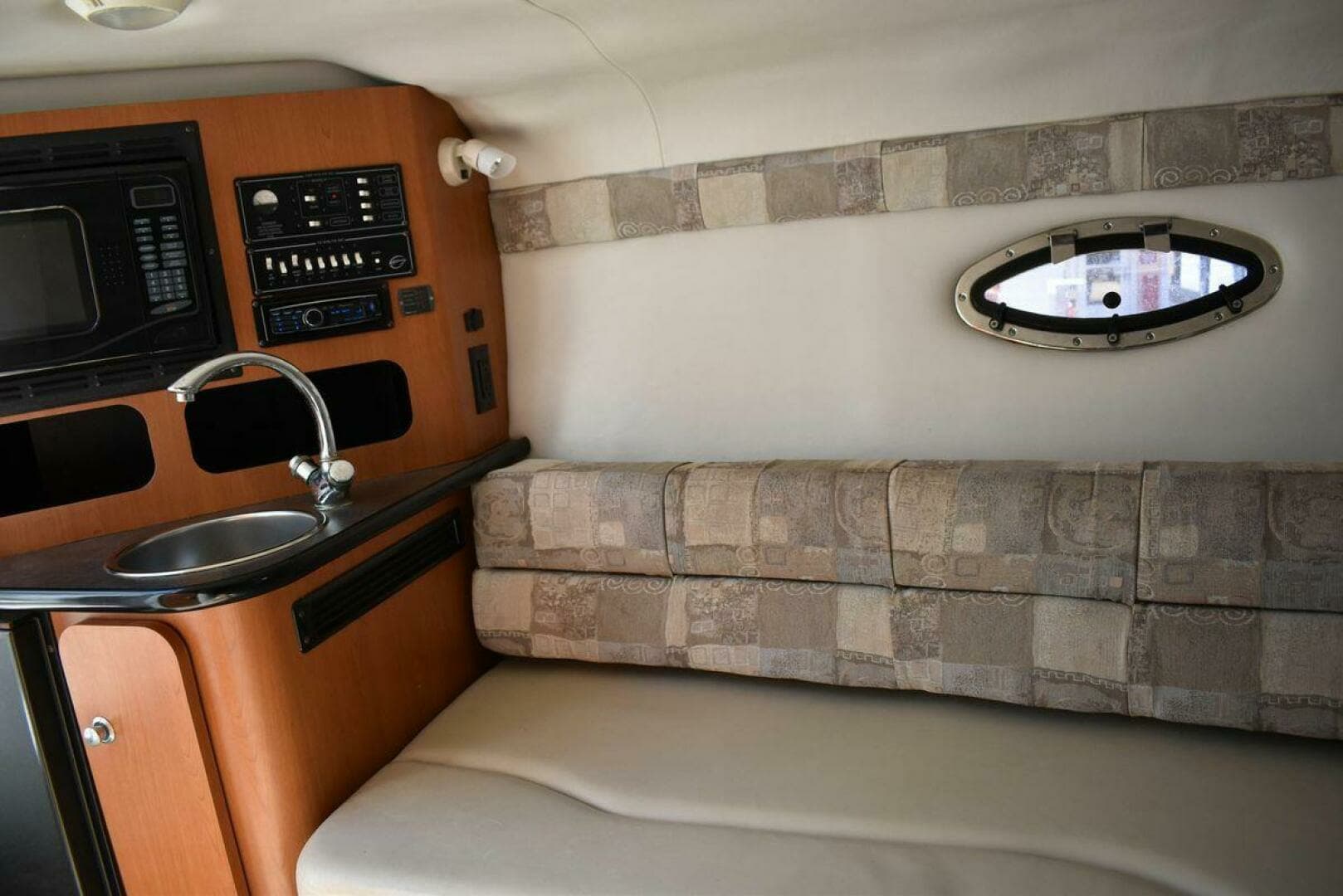 2005 Crownline 275 CCR - Image 30