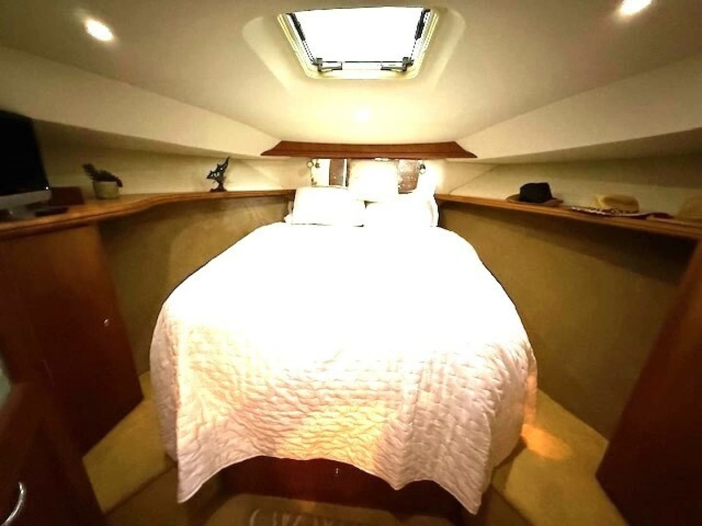 2001 Silverton 42 Convertible - Image 33