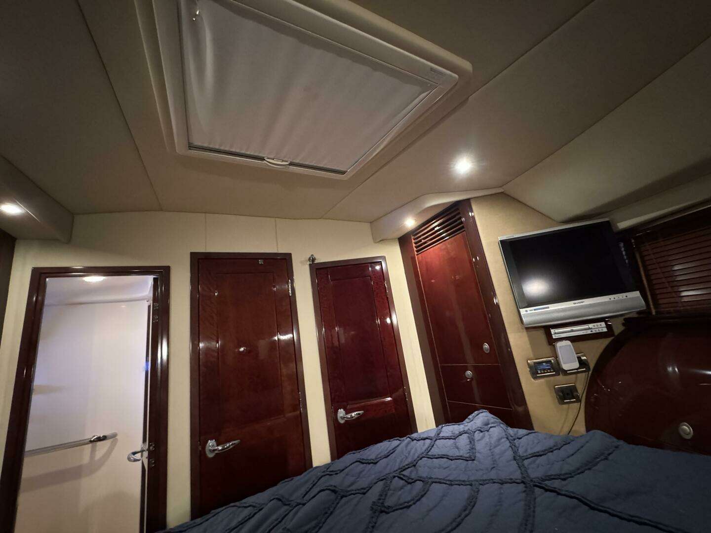 2007 Sea Ray 58 Sedan Bridge - Image 32