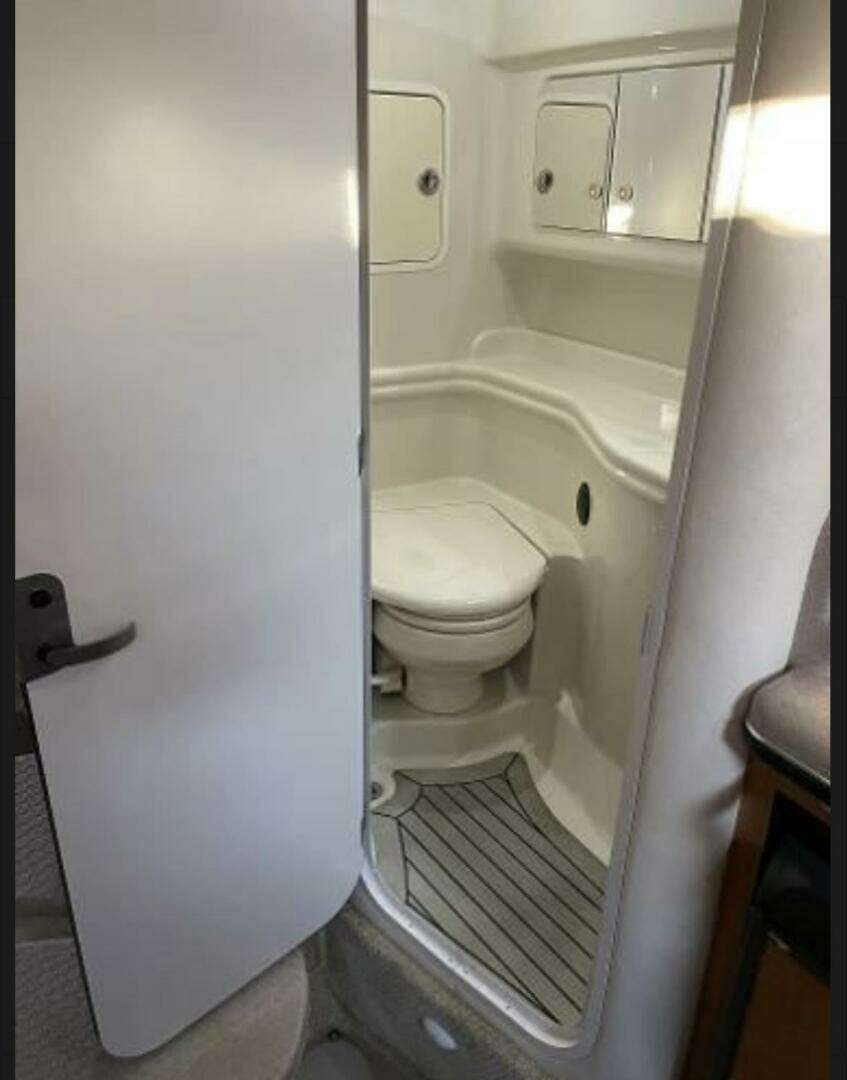 2006 Sea Ray 320 Sundancer - Image 26