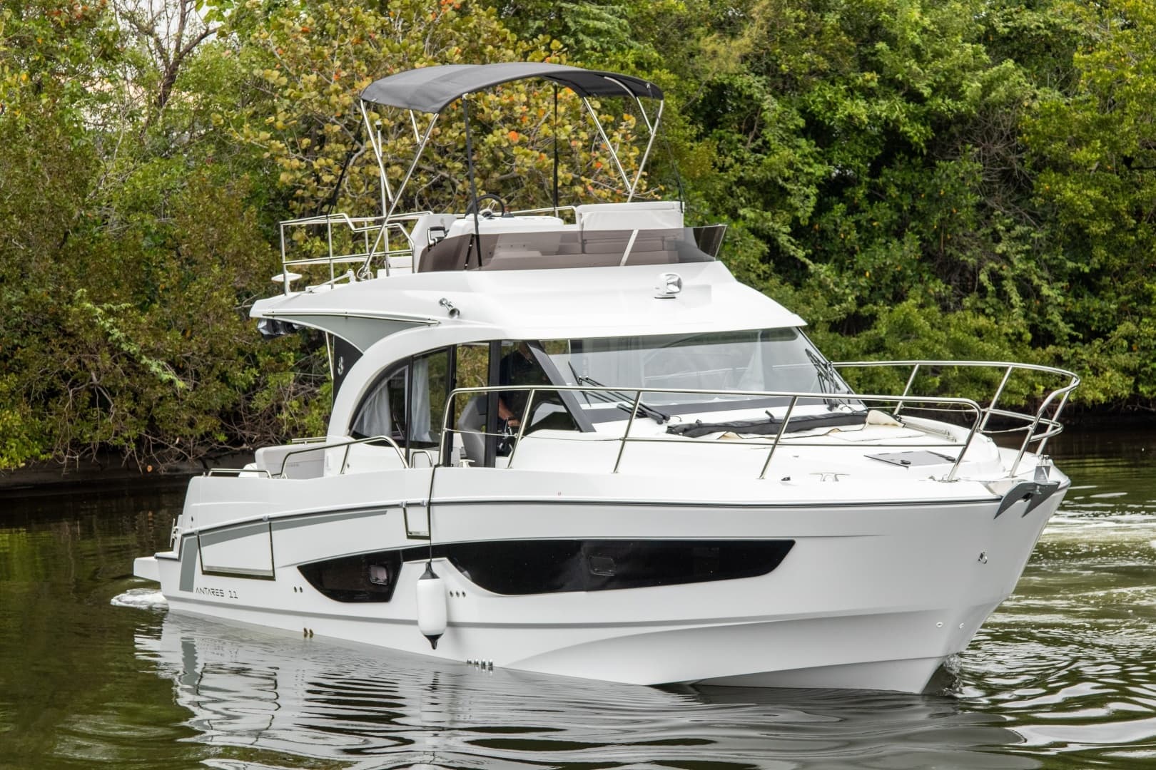 2026 Beneteau Antares 11 - Image 7