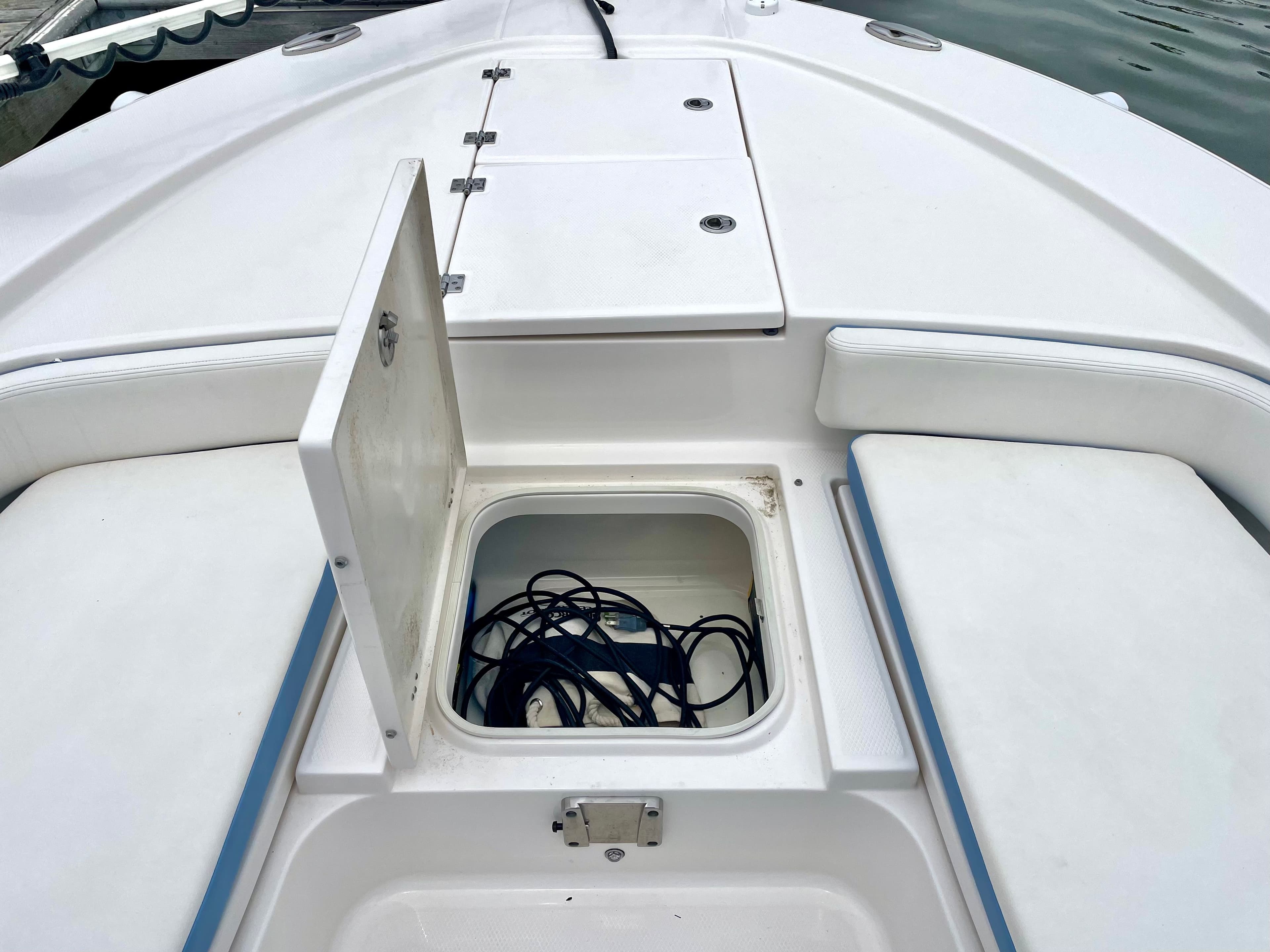 2022 Robalo 246 Cayman - 44