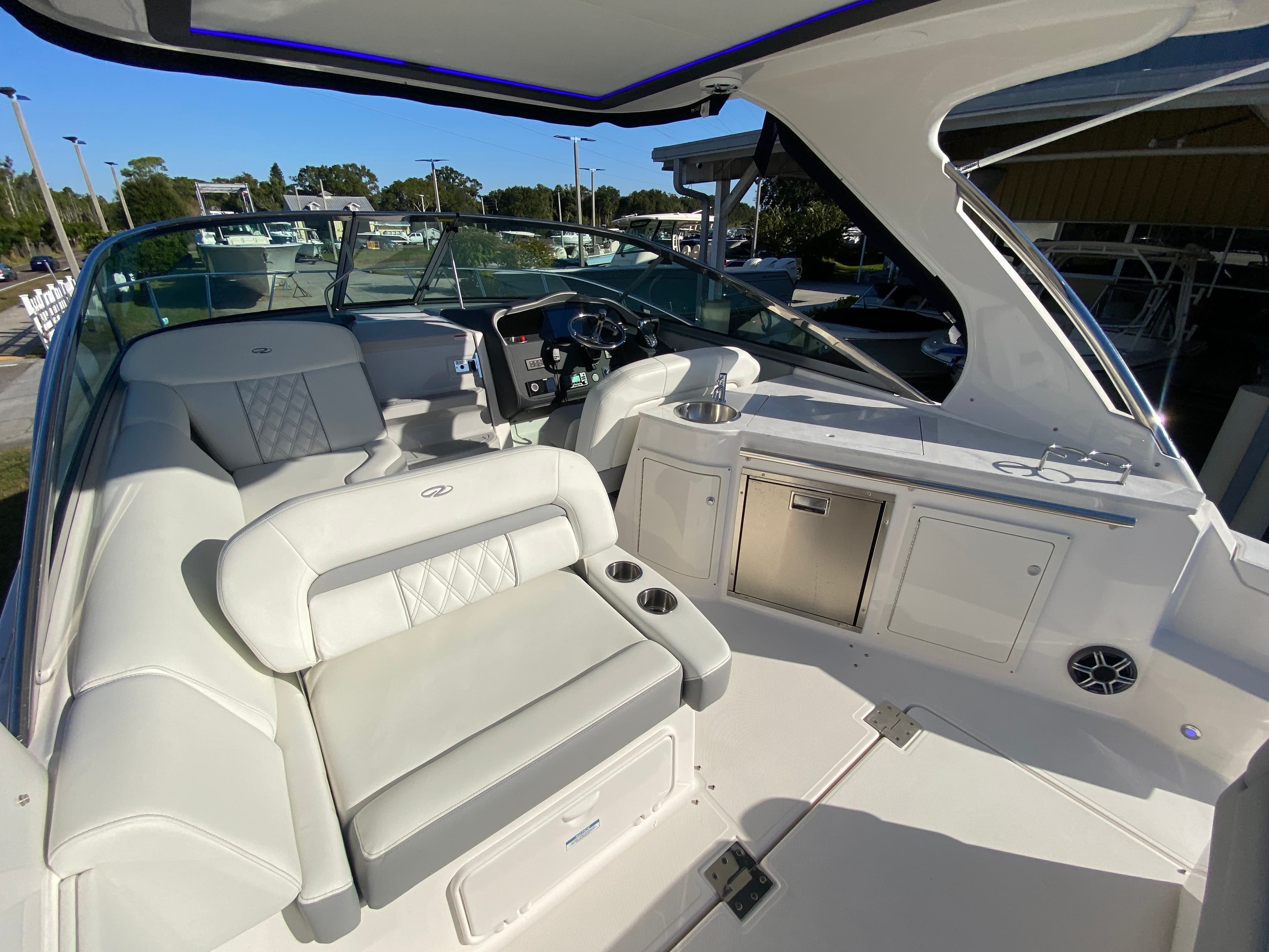 2026 REGAL 33 XO - Image 19