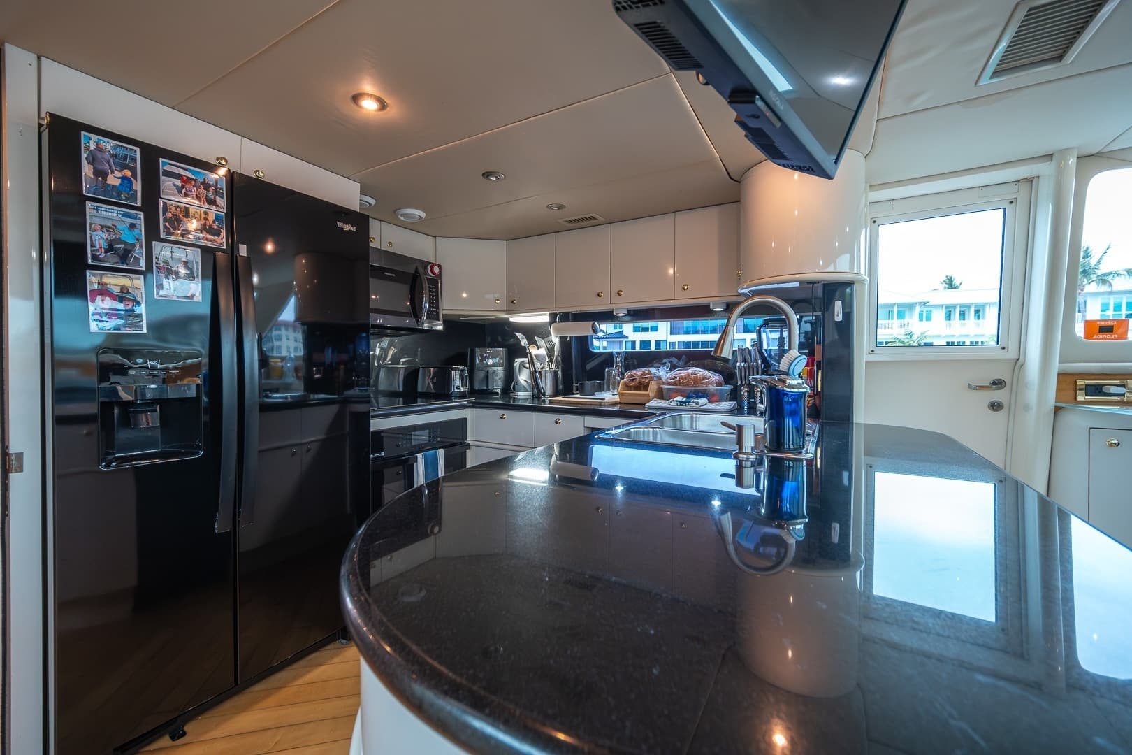 2000 Lazzara Yachts 76 Skylounge - Image 42