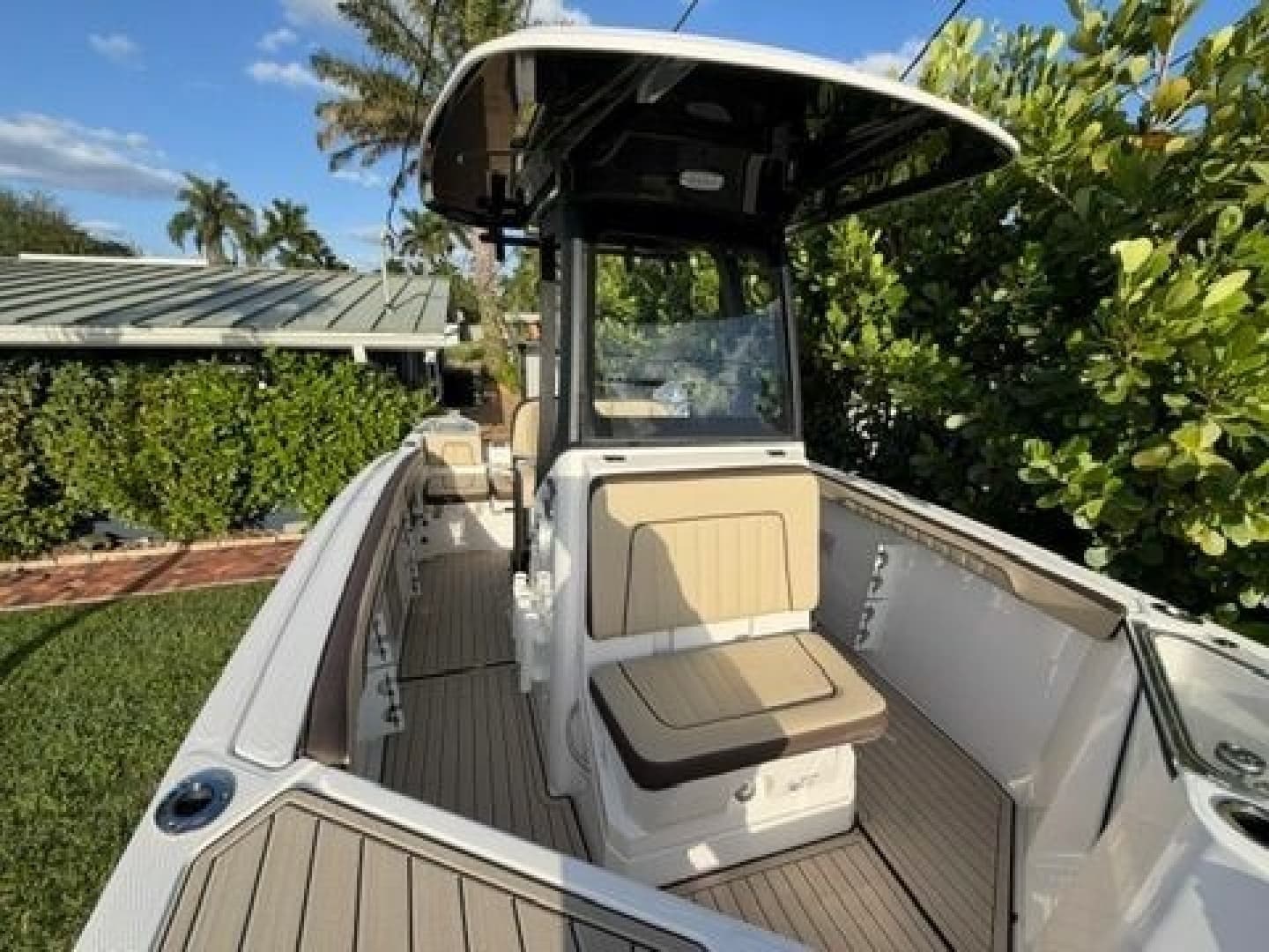 2024 Yamaha Boats 255 FSH Sport H - Image 9