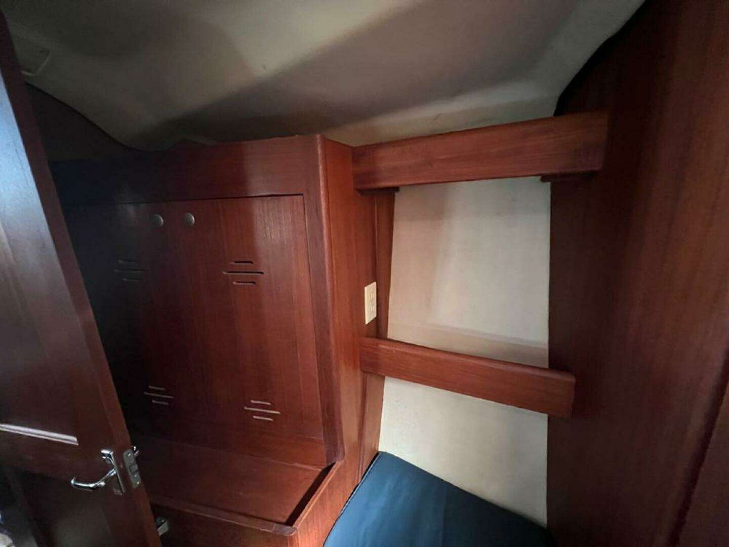 2001 Hunter 420 Passage - Image 16