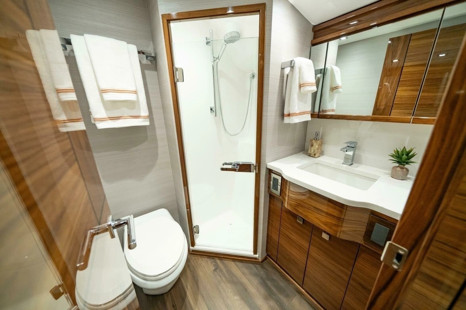 2027 Viking 82 Convertible - Image 21