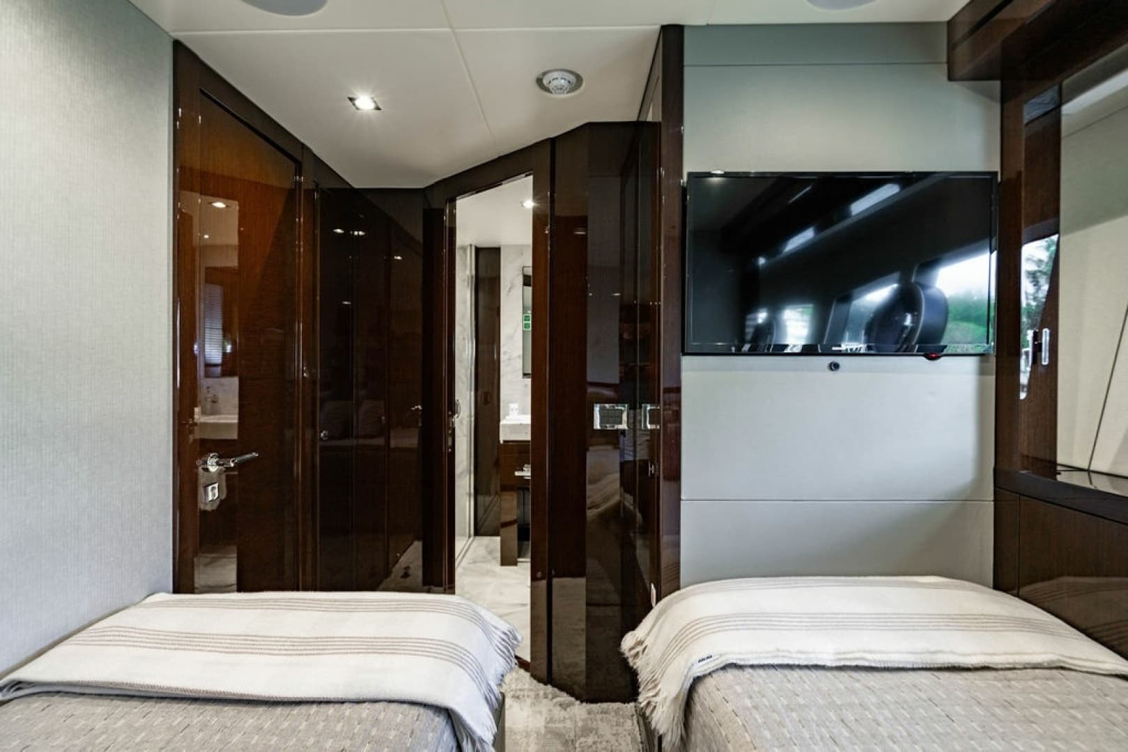 2019 Sunseeker 95 Motor Yacht - Image 79
