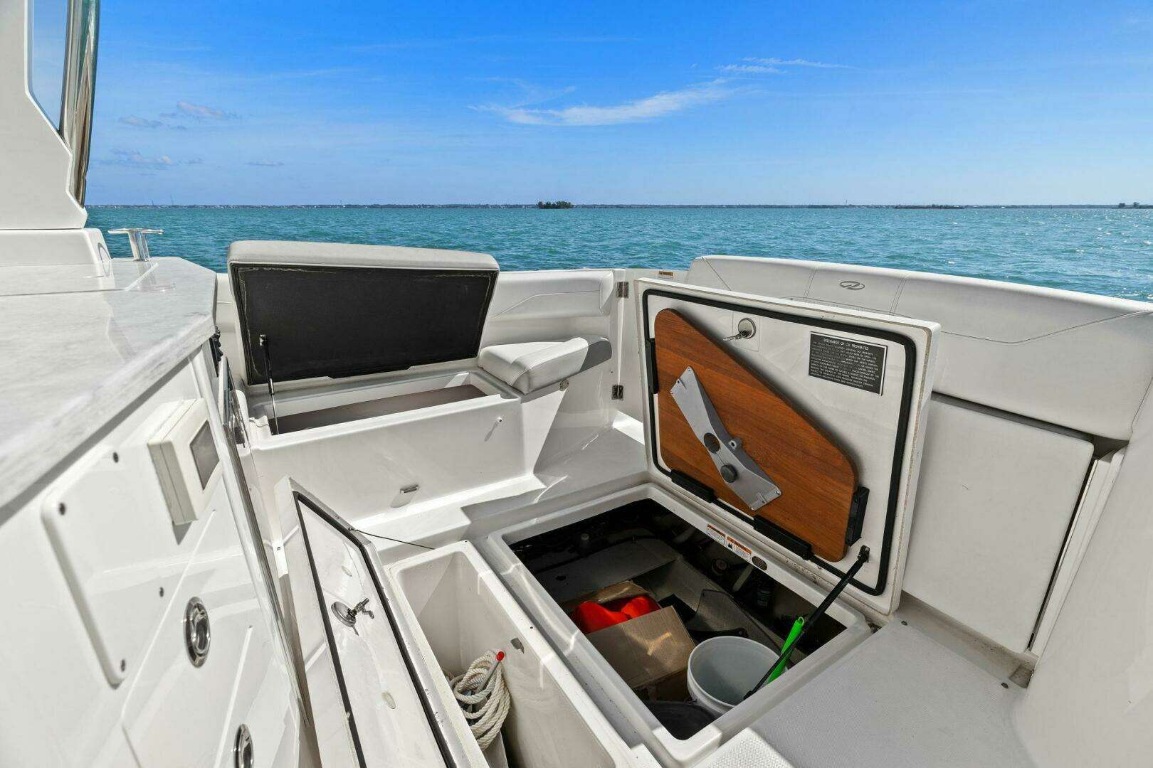 2020 Regal 33 SAV - Image 39