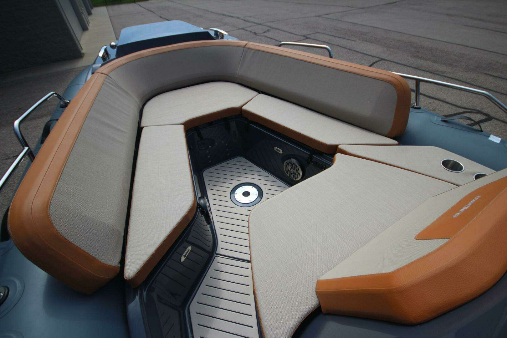 2024 Zodiac Medline 9 NEO - Image 27