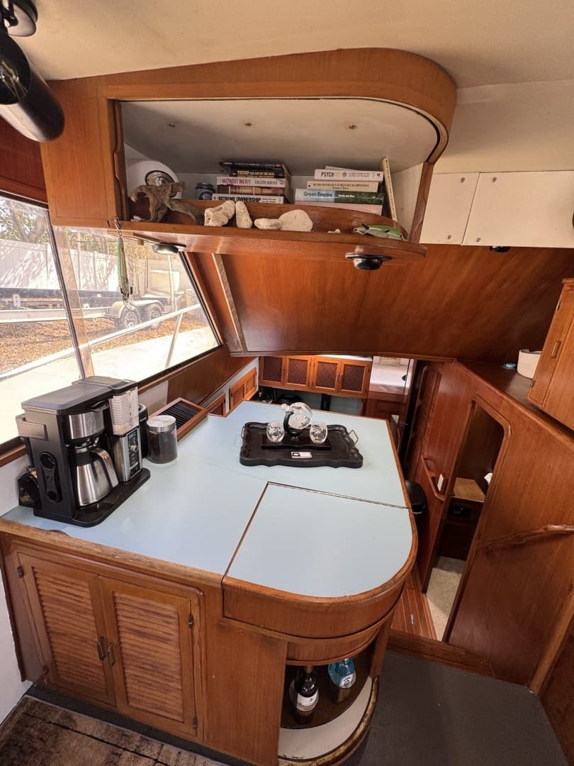 1989 Ricker 48 Convertible - Image 73