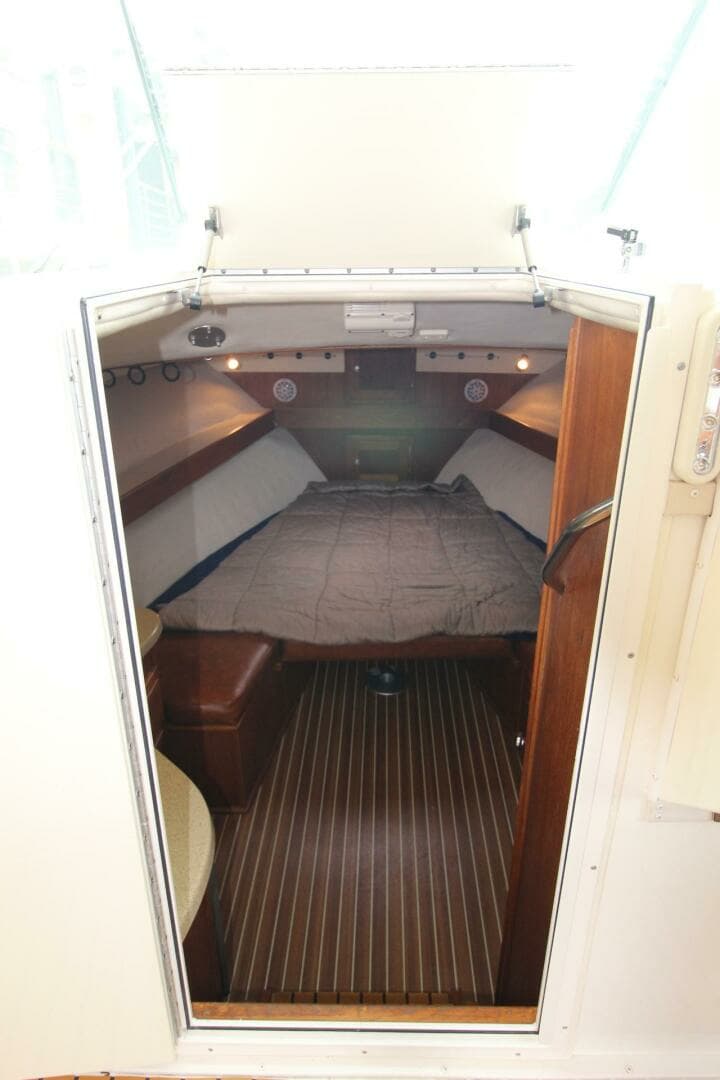 2006 Albemarle 320 Express - Image 25