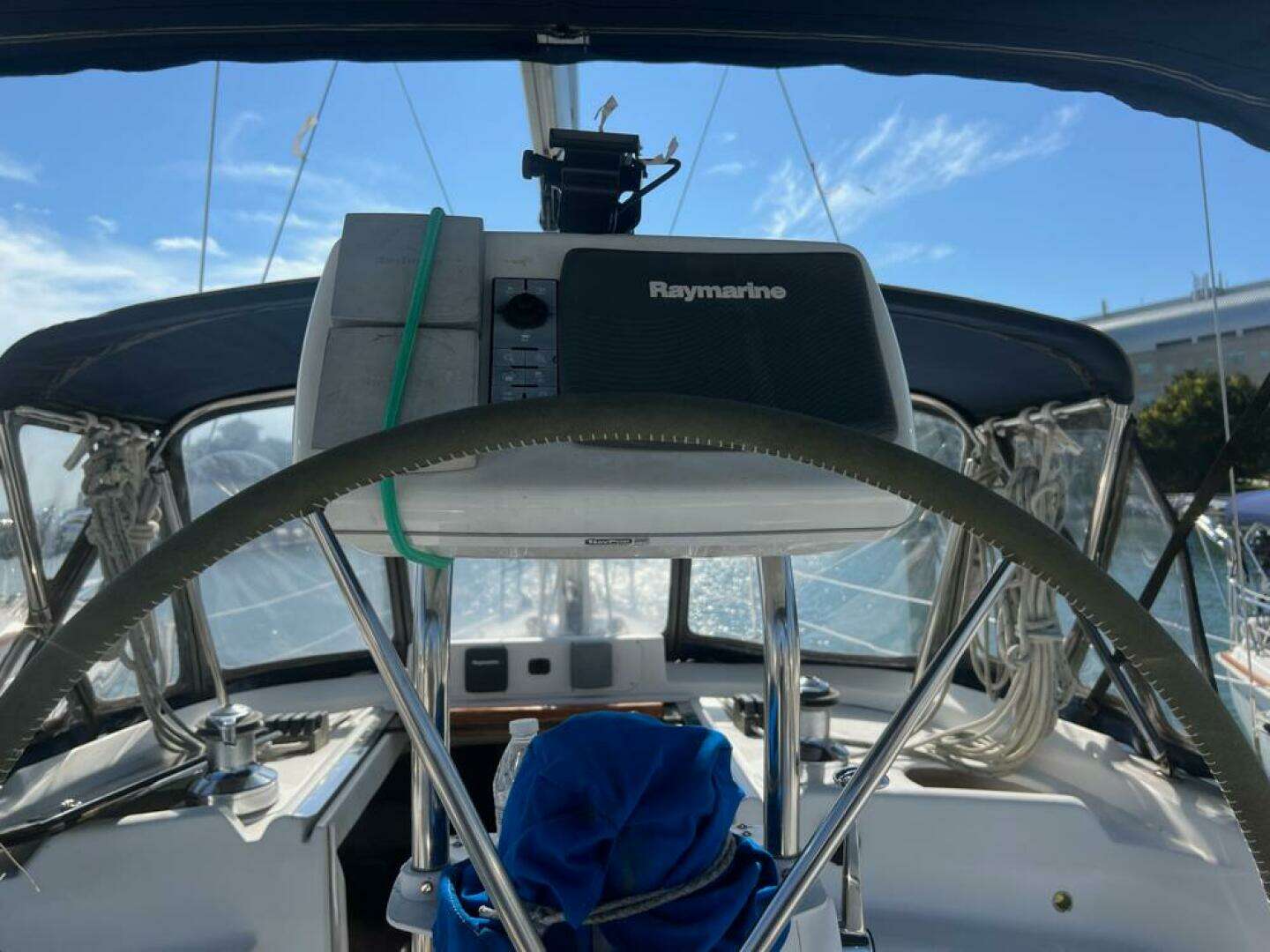 2001 Hunter 420 Passage - Image 4