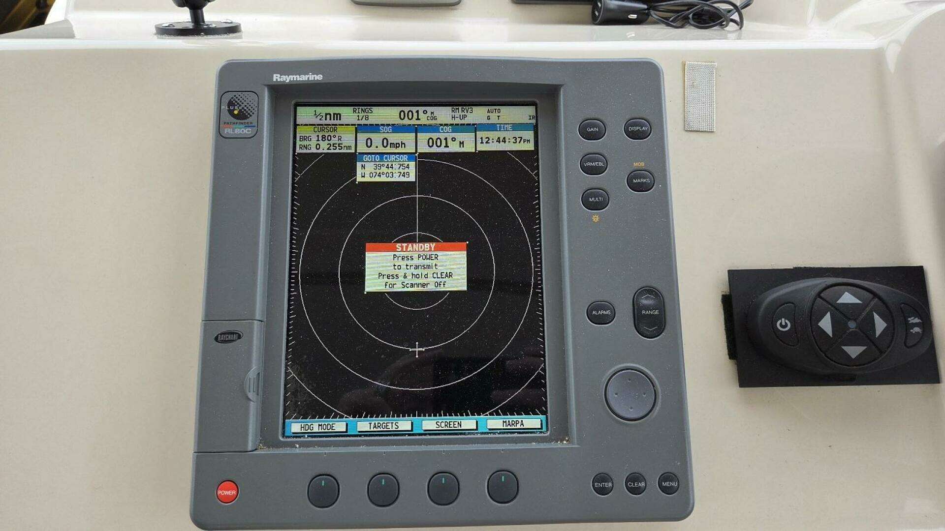 2000 Cruisers Yachts 4450 Express Motor Yacht - Image 21