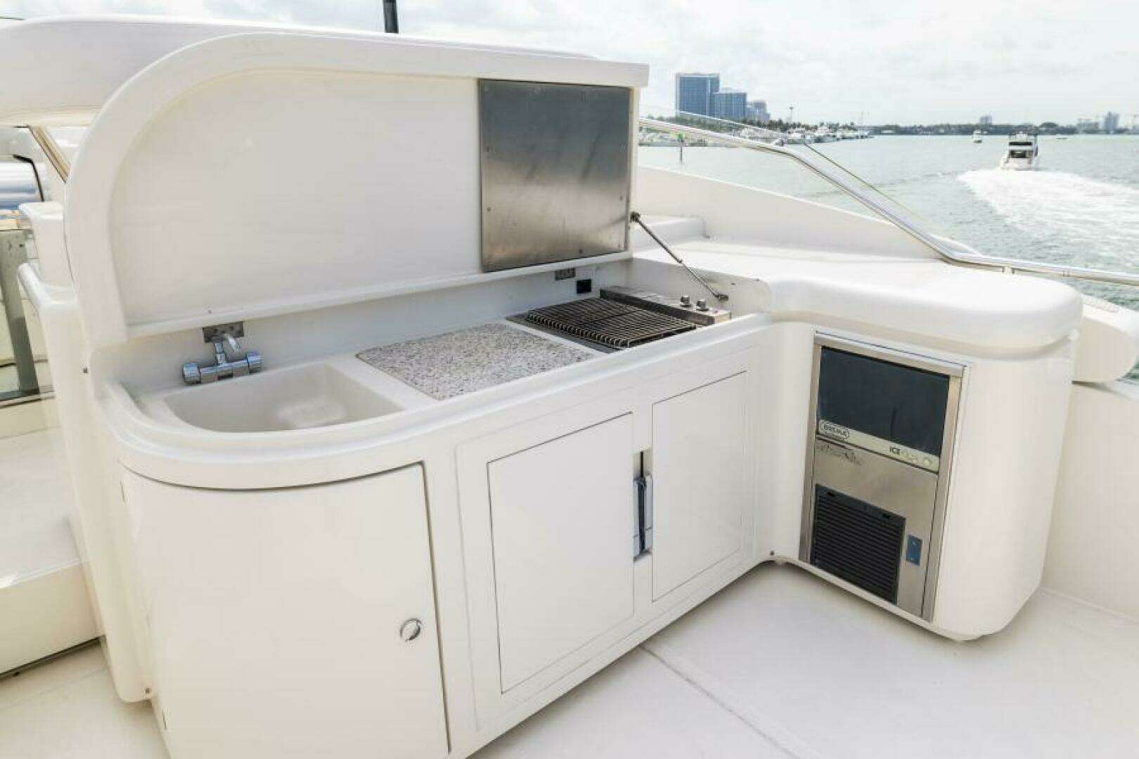 2001 Ferretti Yachts 94 Raised Pilothouse - Image 39