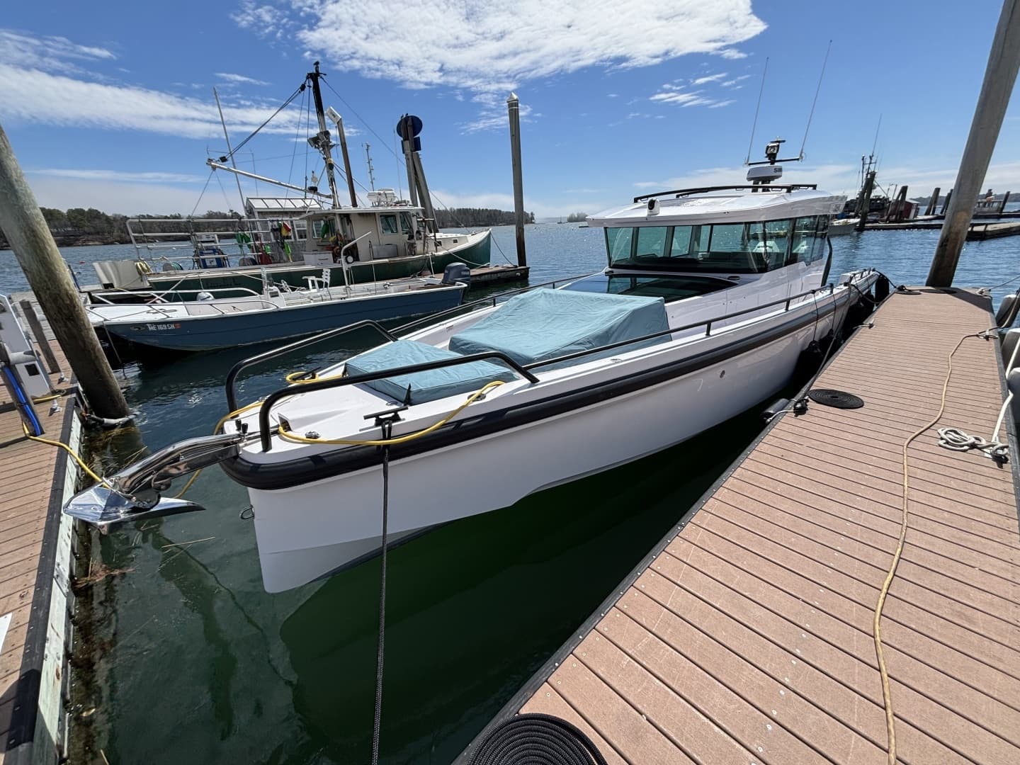 2023 Axopar 37XC Cross Cabin - Image 10