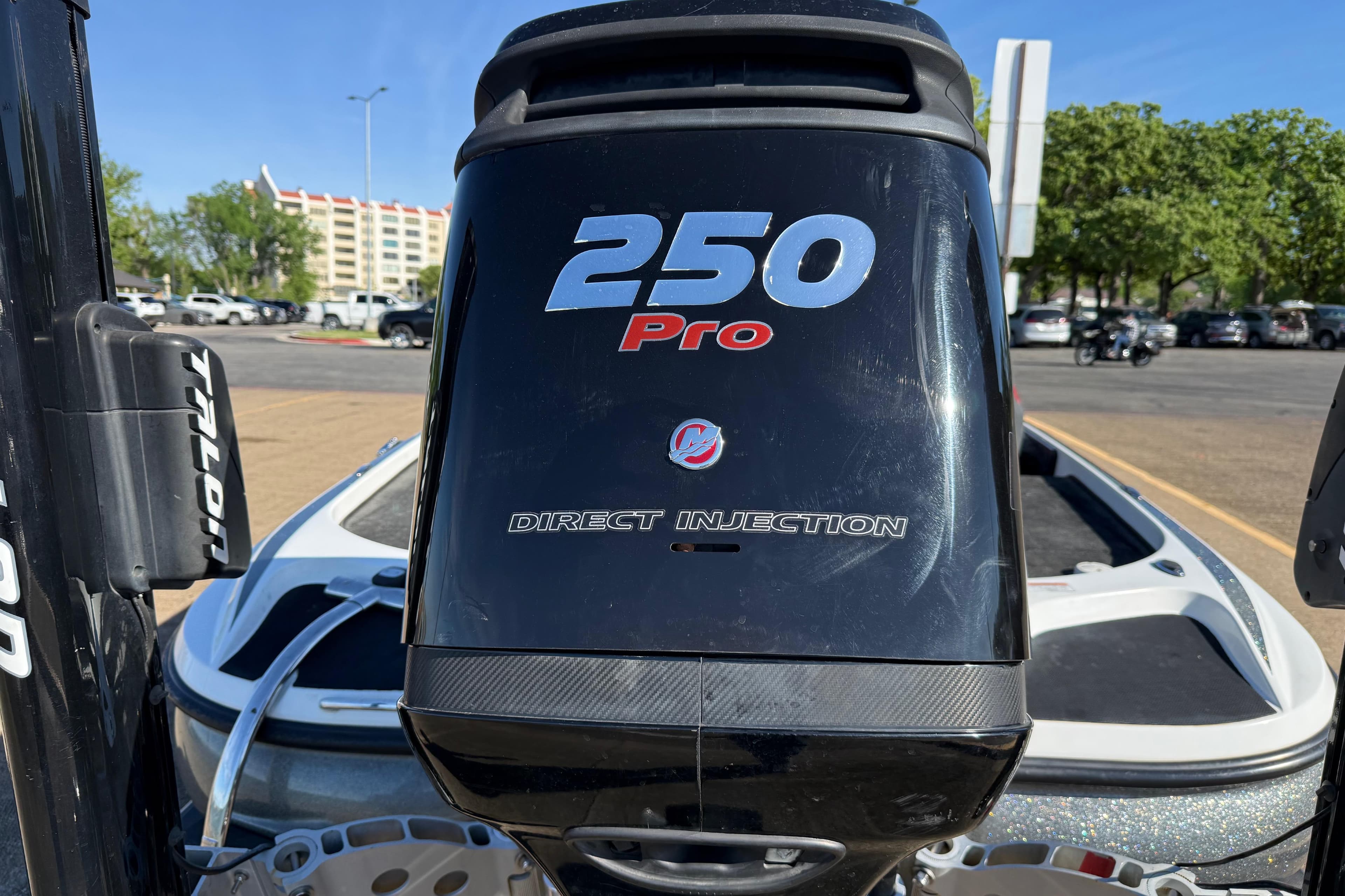 Outboard motor on a 2016 Nitro Z21 boat, featuring "250 Pro" direct injection.