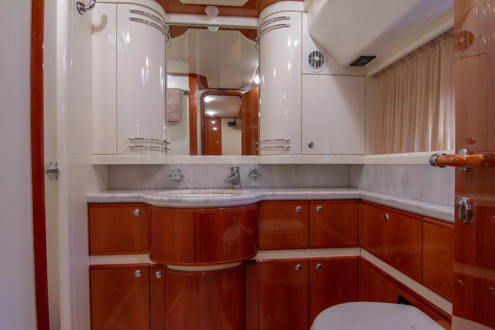 2005 Ferretti Yachts 76 - Image 42
