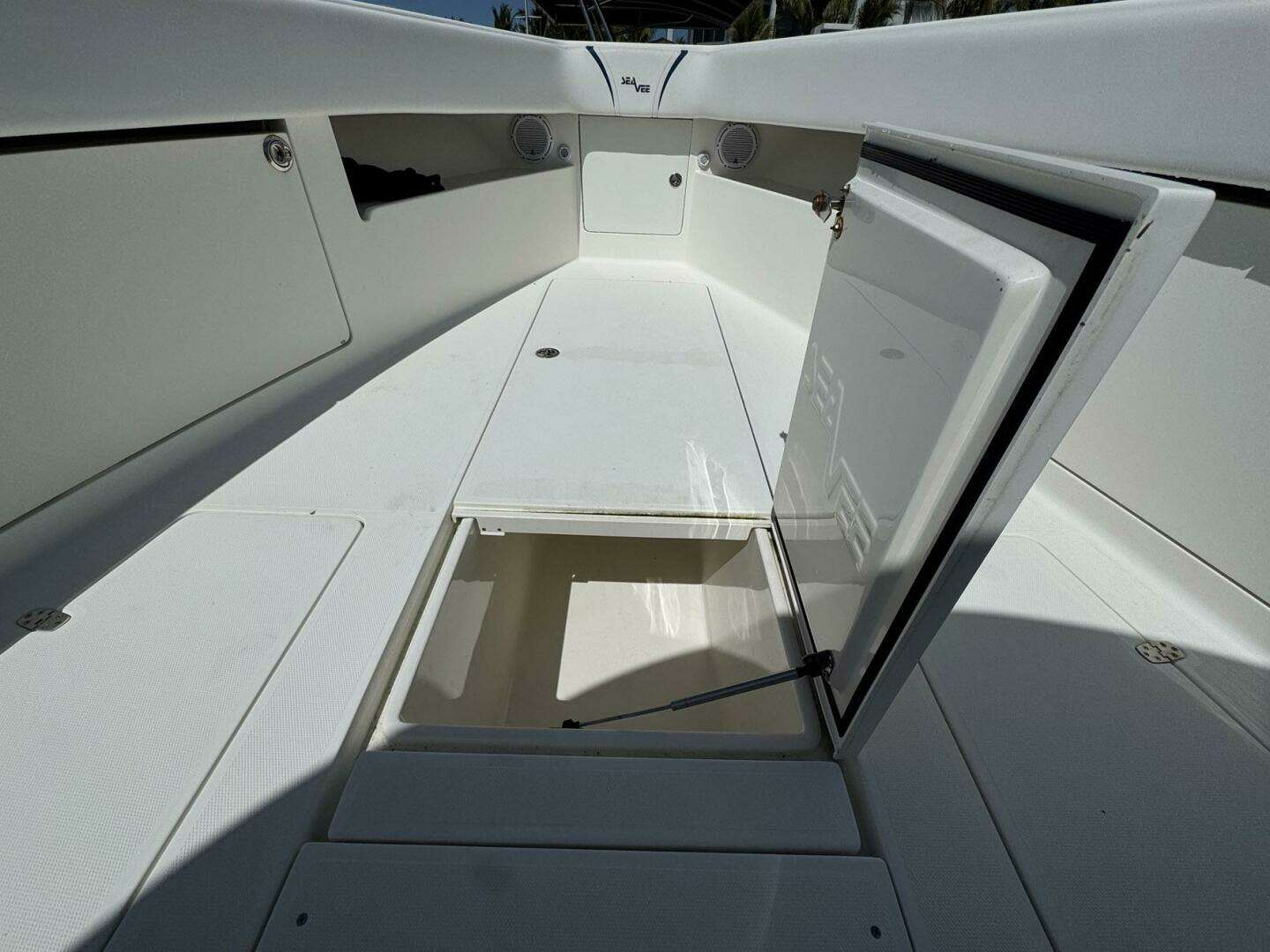 2014 SeaVee 390B Center Console - Image 11