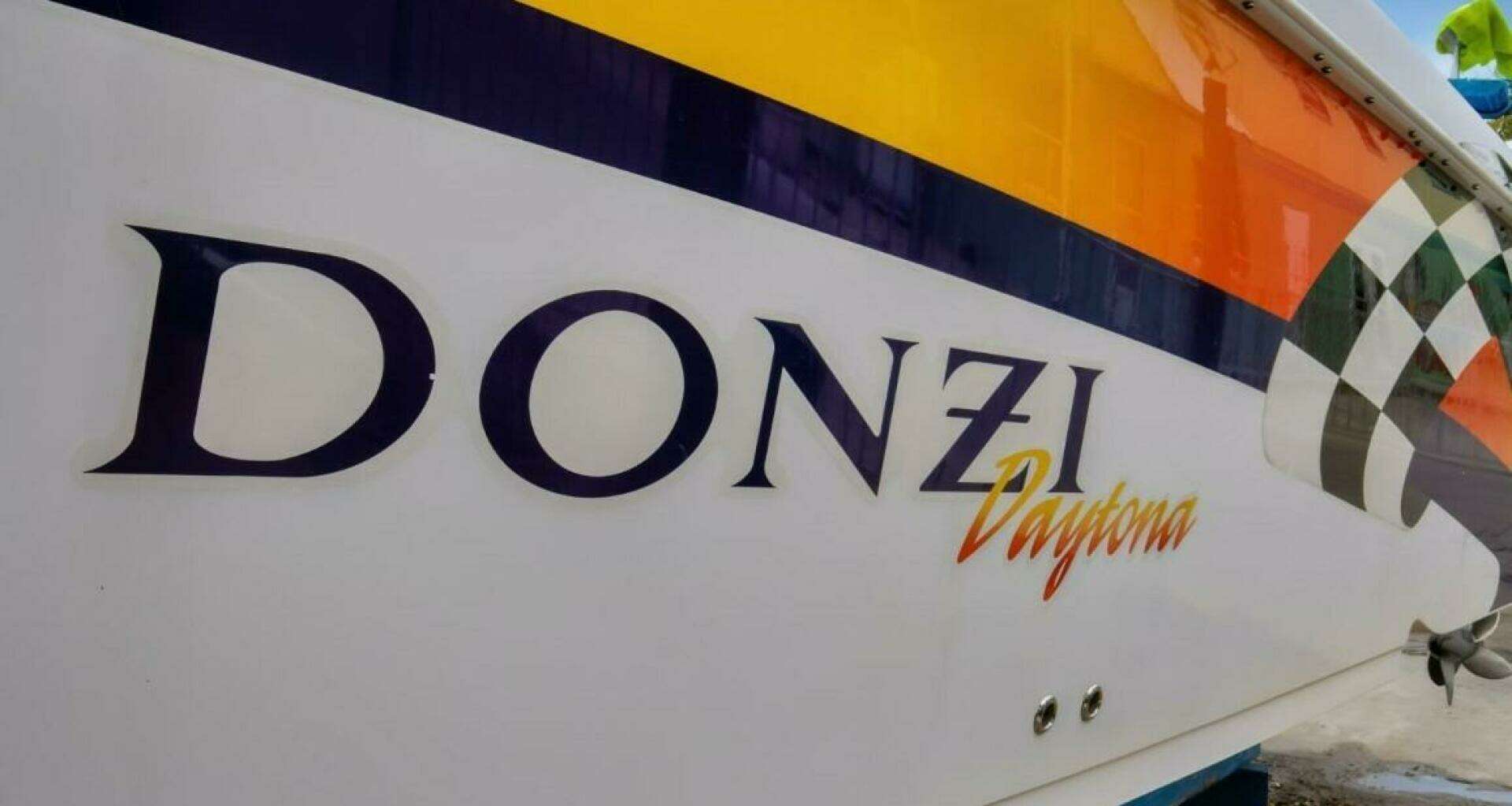 2005 Donzi 35 ZF Cuddy - Image 2