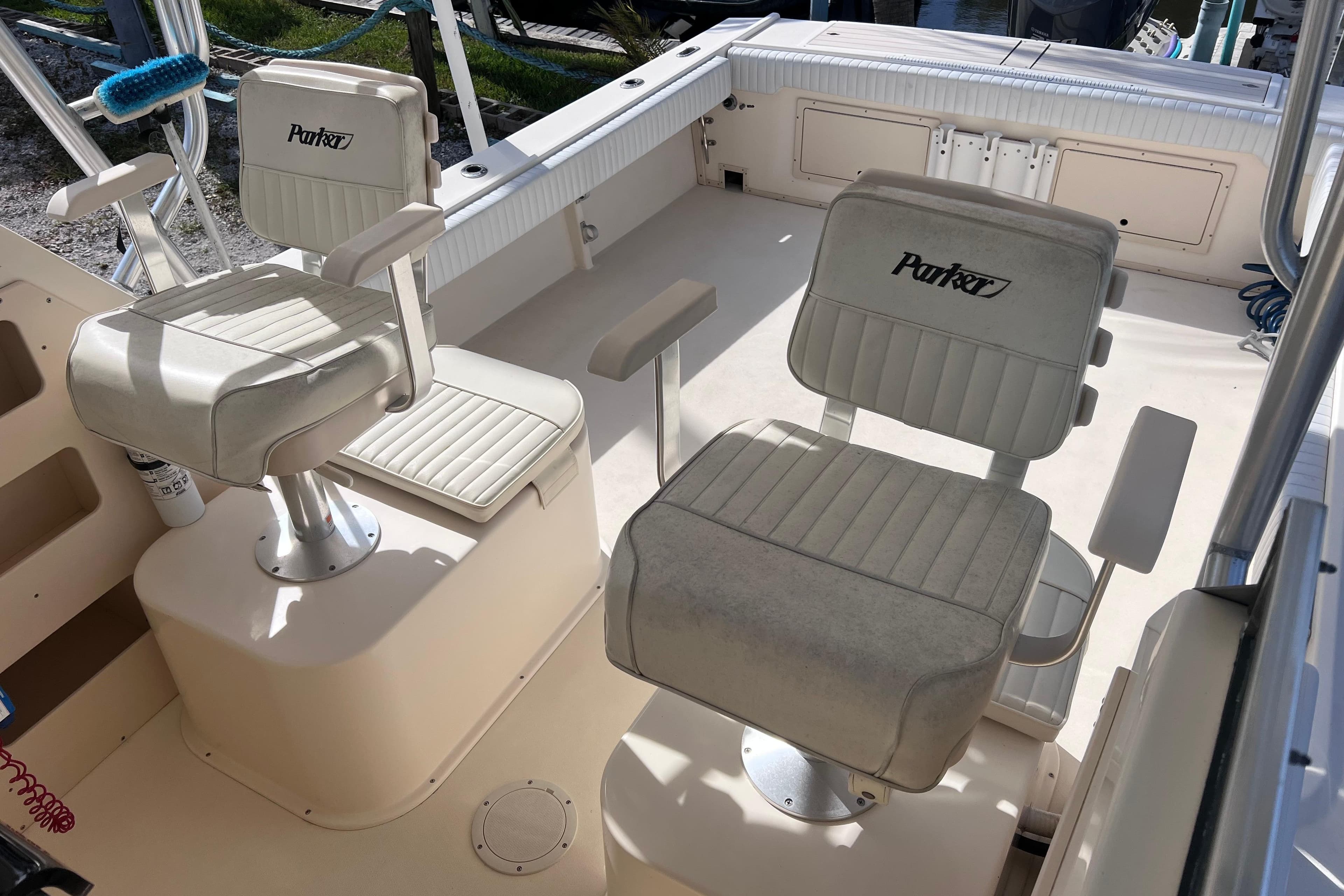 2005 Parker 2510 Walkaround boat interior with two cushioned seats.