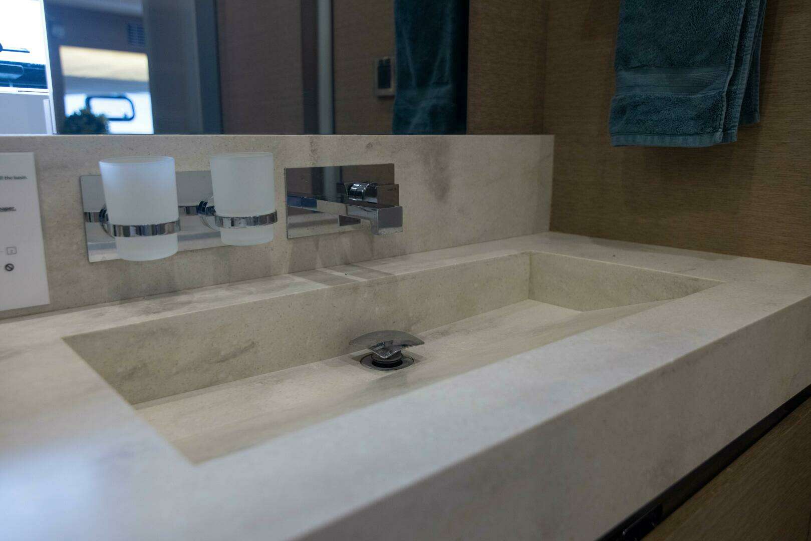 2018 Prestige 680 Flybridge - Image 22