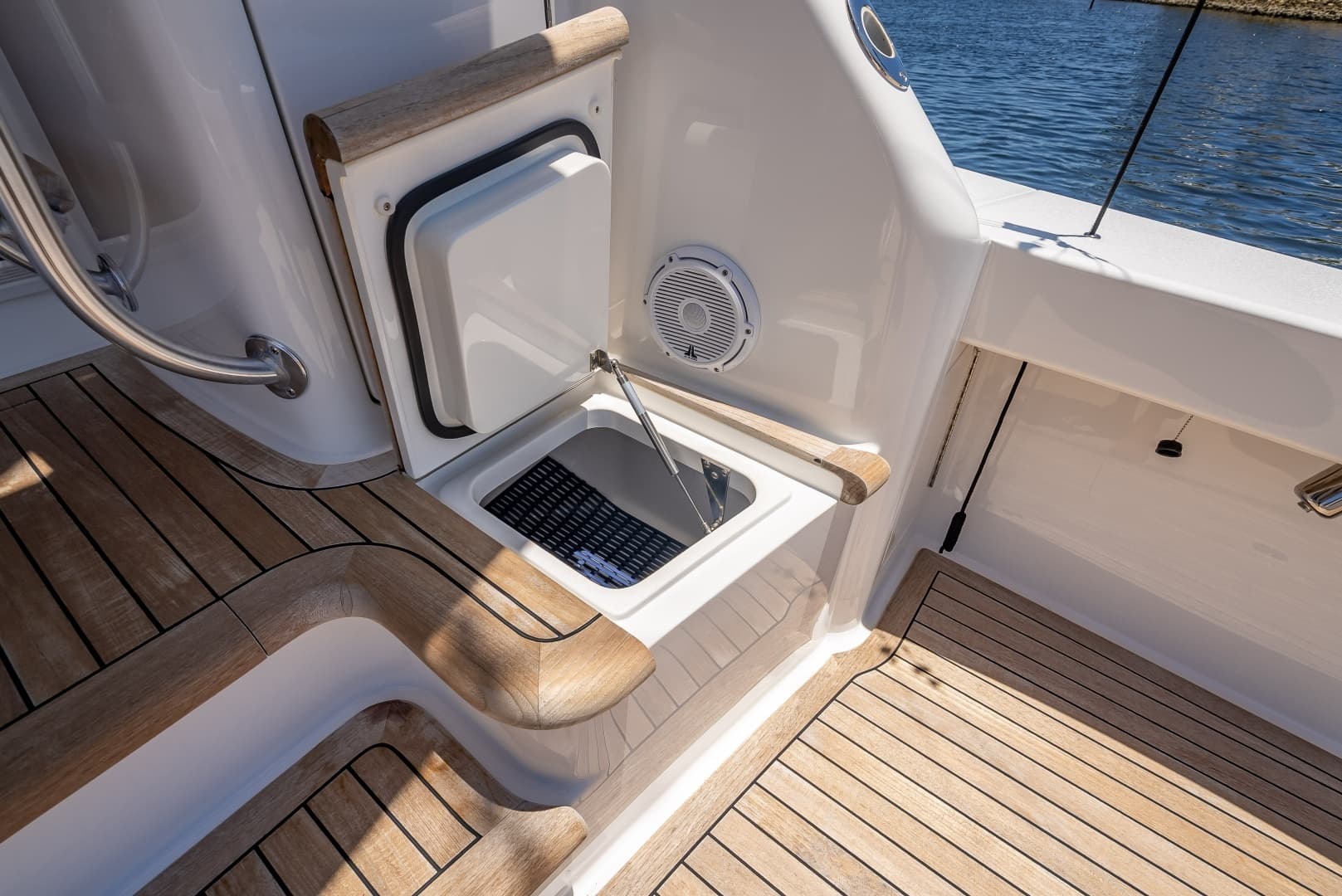2026 Viking 54 Convertible - Image 32