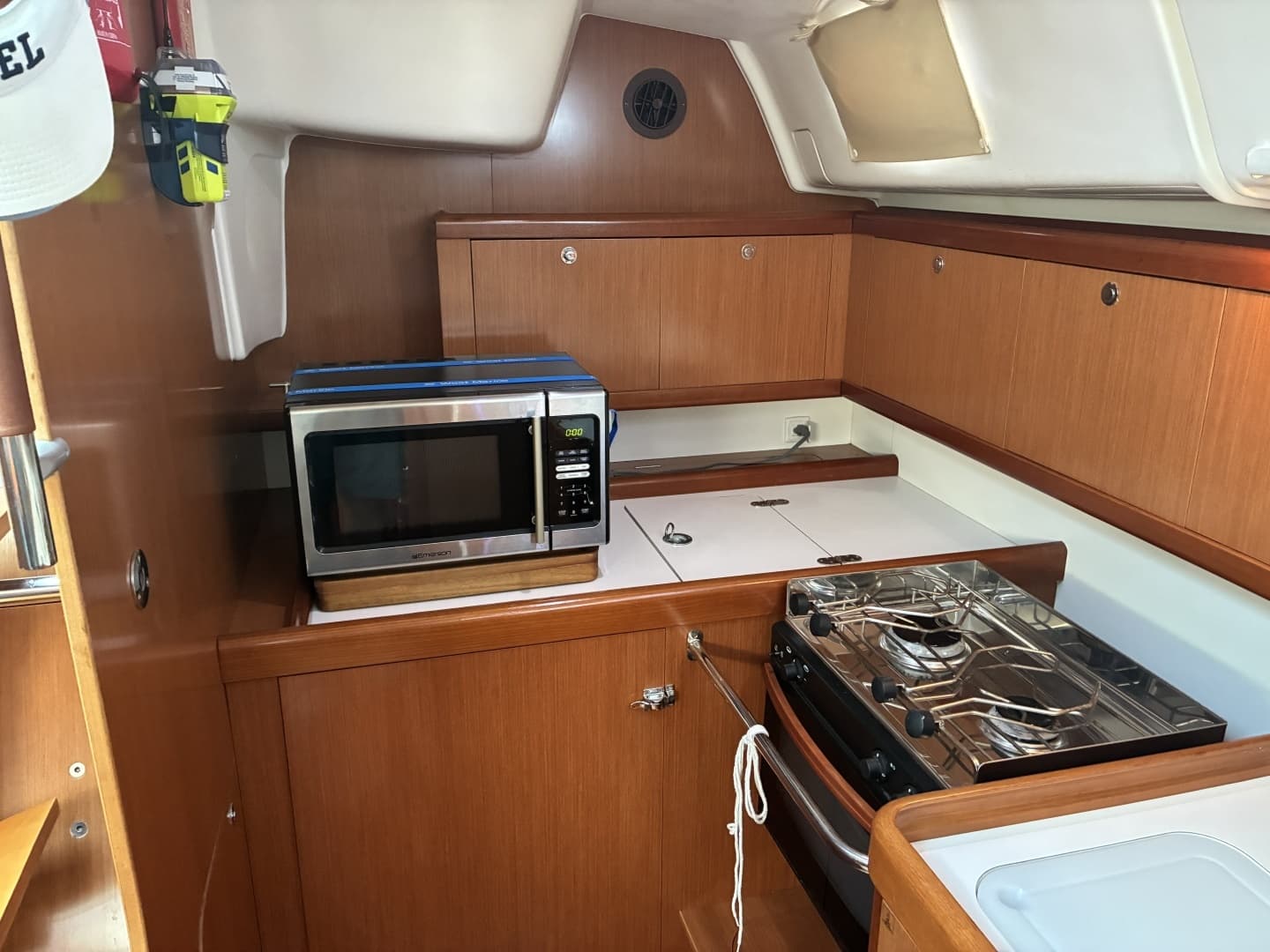 2008 Beneteau Oceanis 43 - Image 11