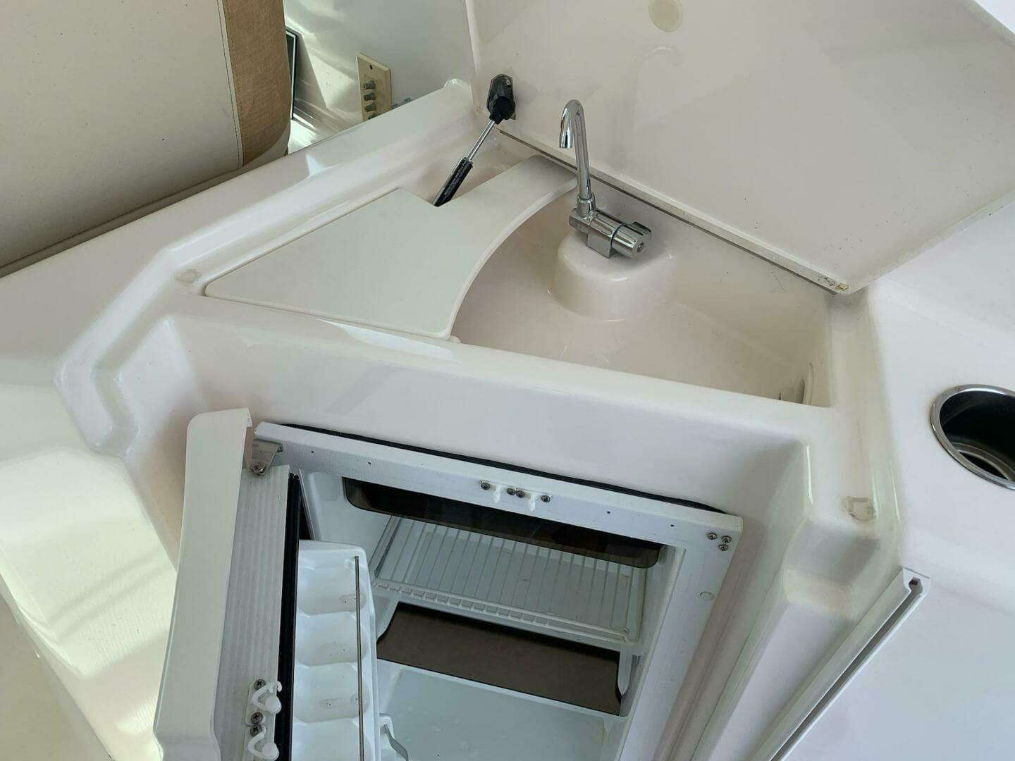 2007 Tiara Yachts 390 Sovran - Image 21