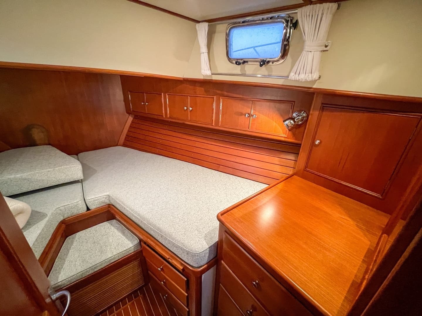 2001 Grand Banks Eastbay 38 HX - Image 35