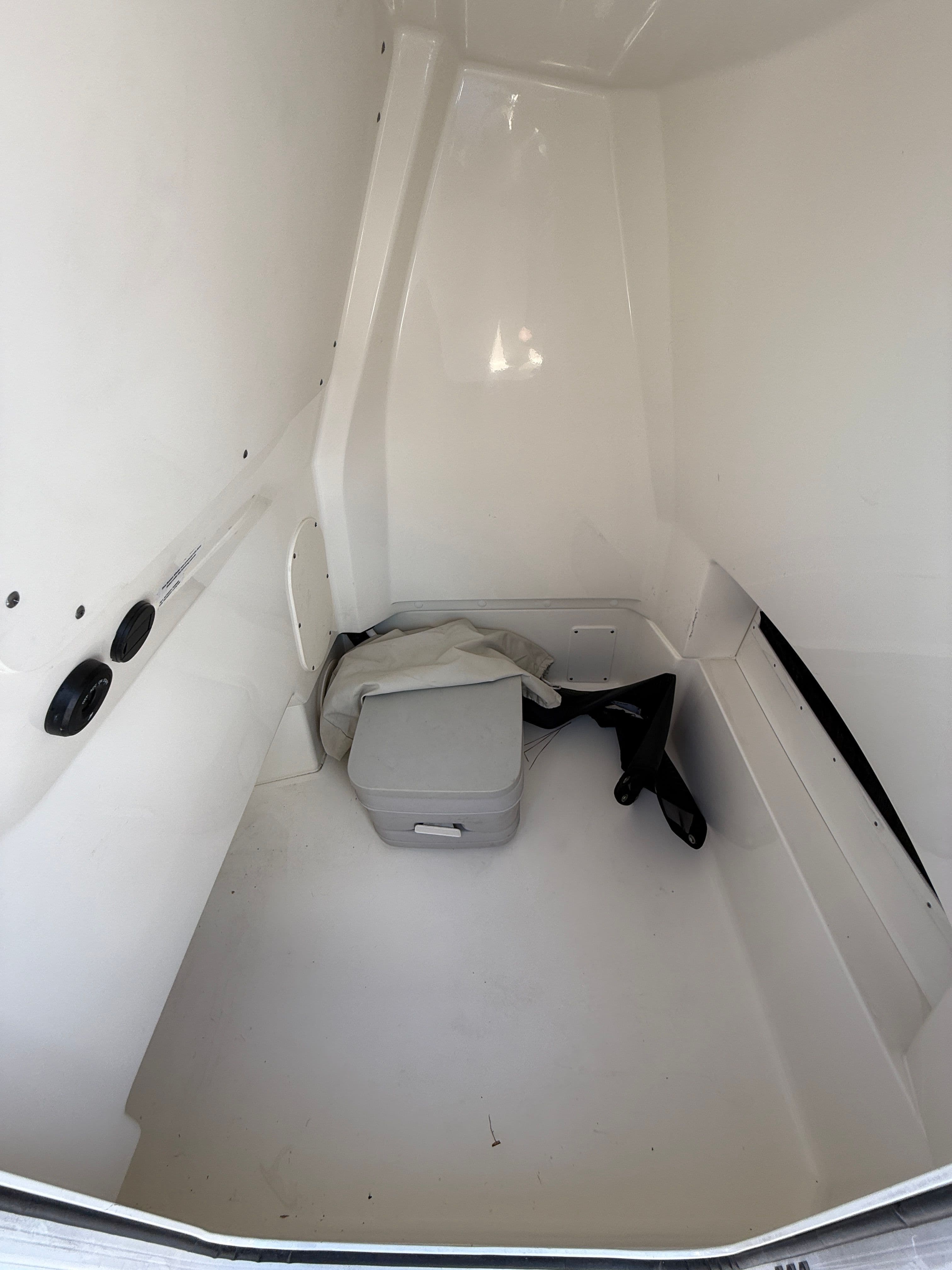2023 BOSTON WHALER 220 DAUNTLESS - Image 16
