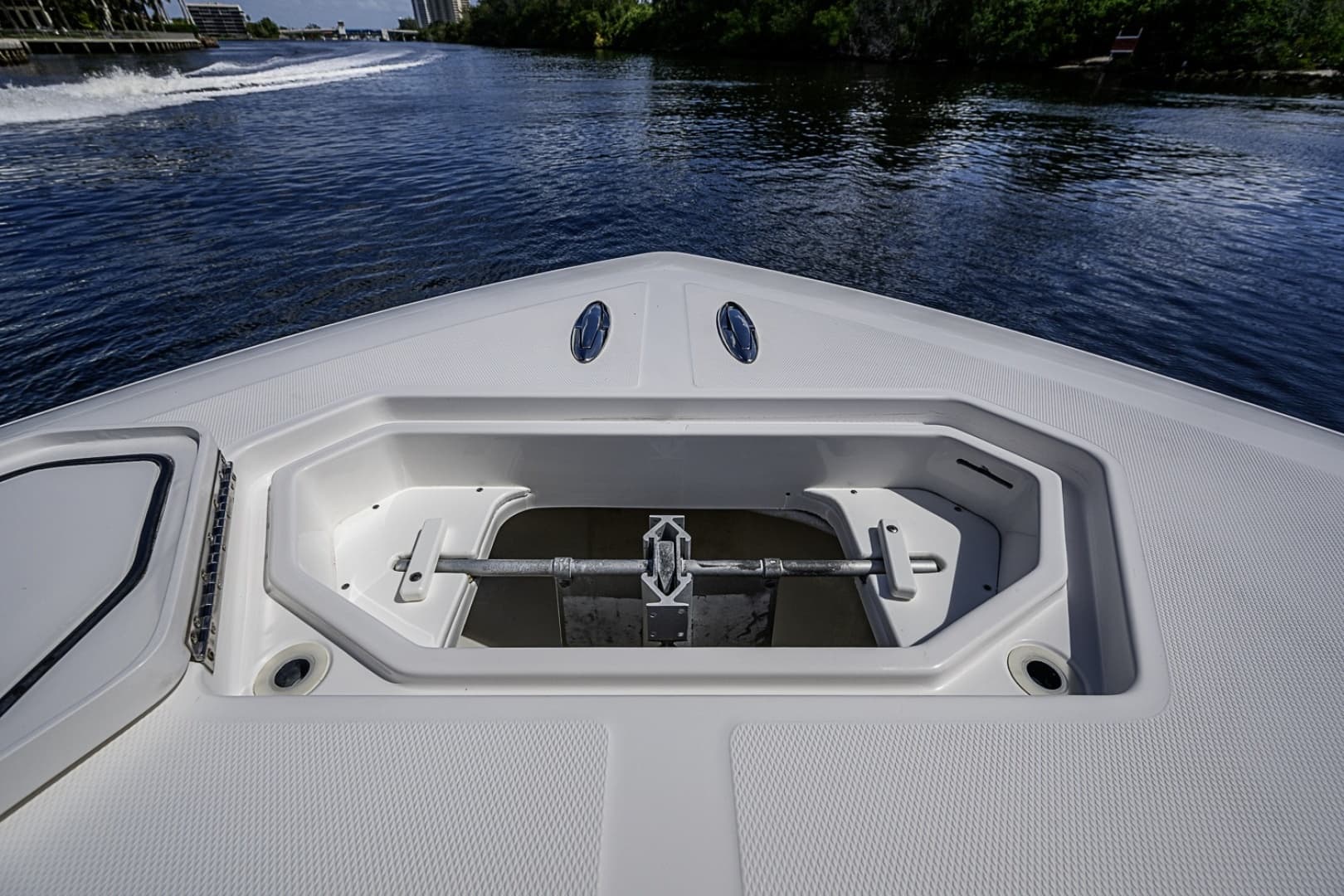 2015 Invincible 42 Open Fisherman - Image 7