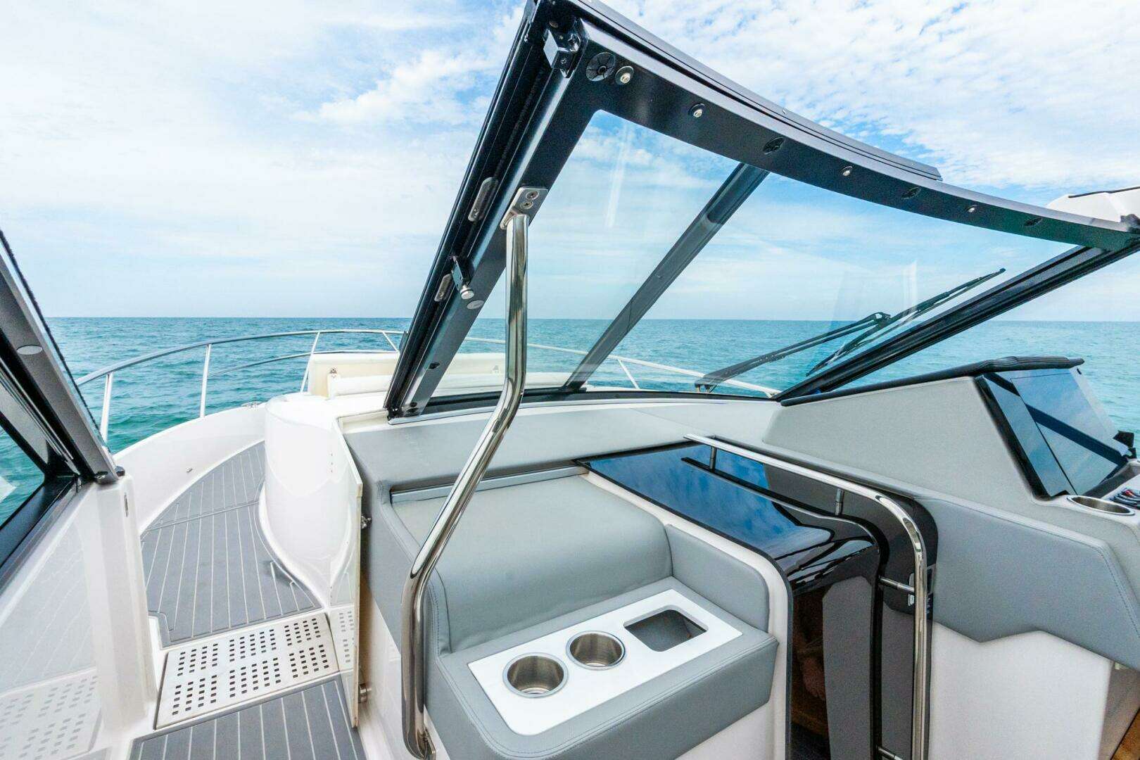 2022 Regal 36 Grande Coupe - Image 37