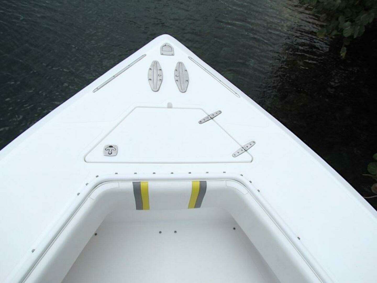 2005 Venture 34 - Image 8