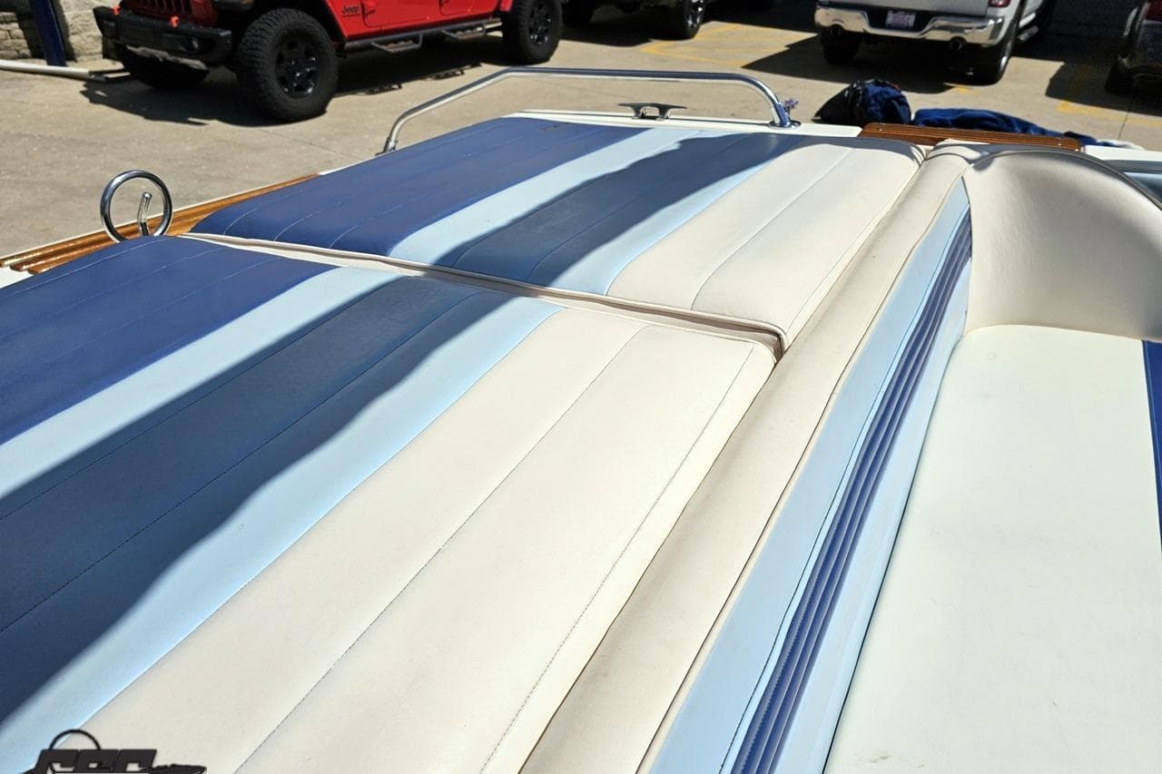 1988 Glastron/Carlson CVX-23 boat interior with blue and white upholstery.