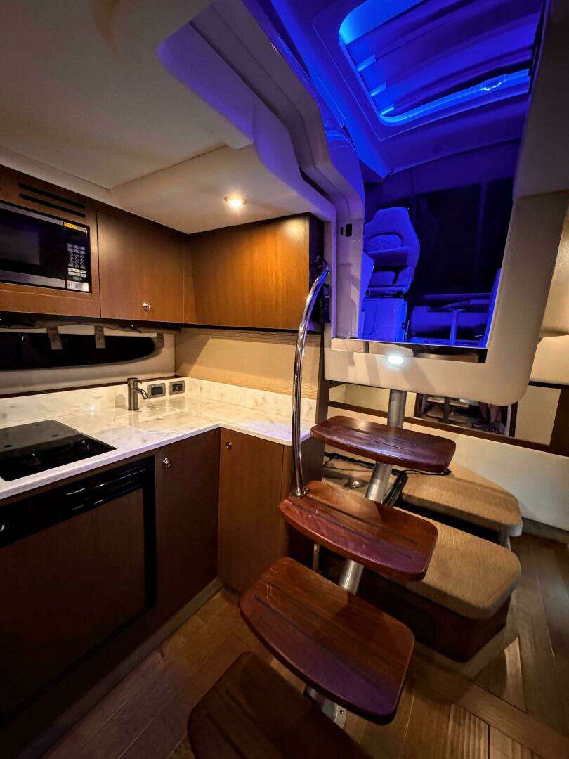 2019 Sea Ray 350 Sundancer - Image 23