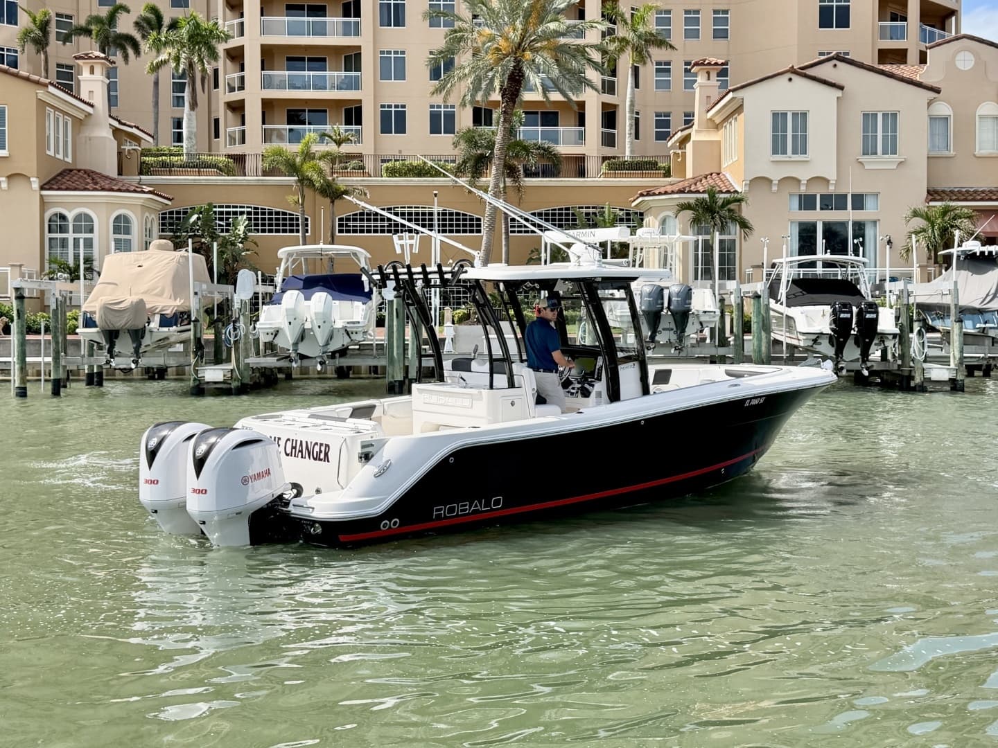 2021 Robalo R302 Center Console - Image 6