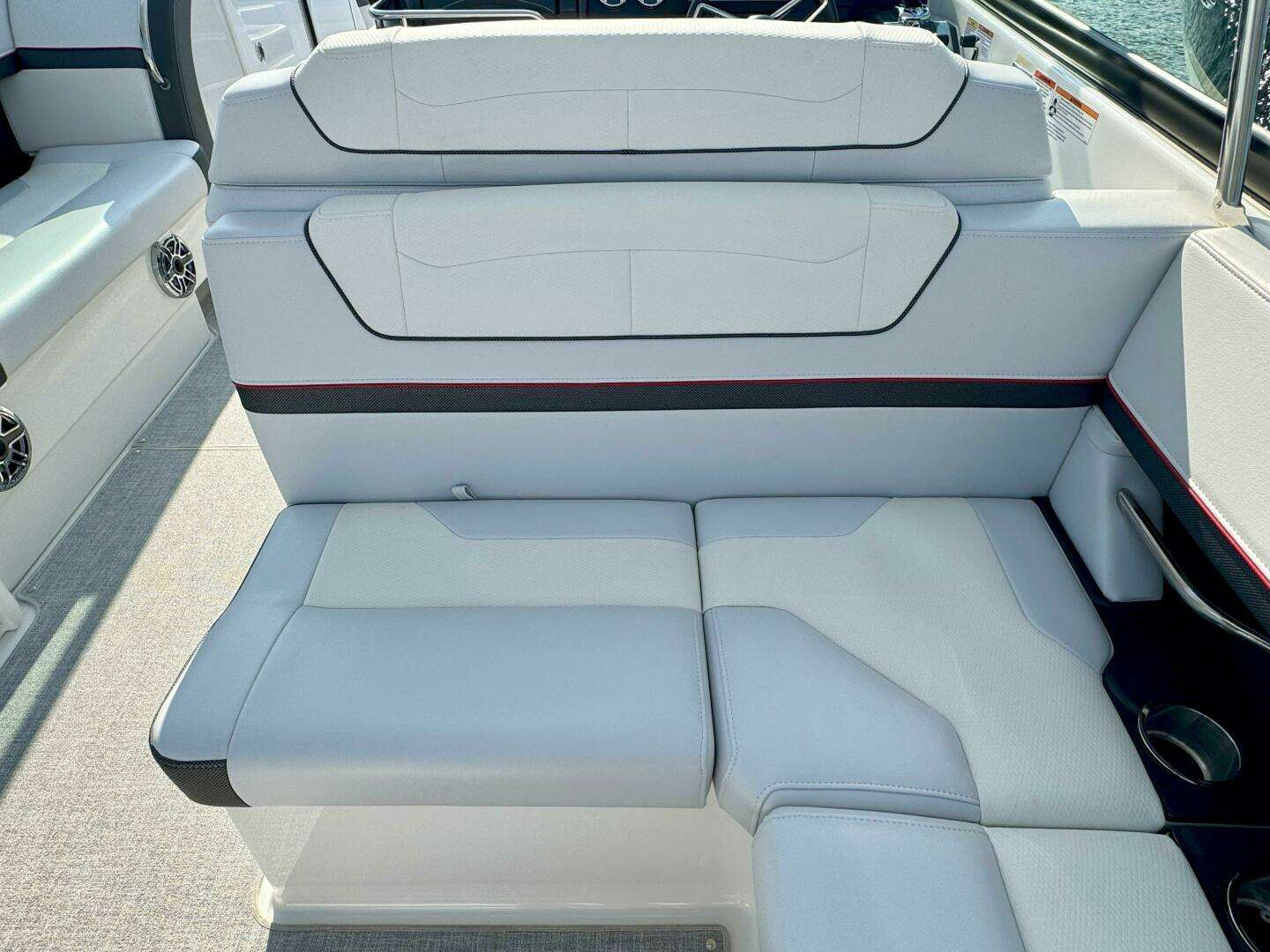 2024 Formula 350 Crossover Bowrider - Image 24