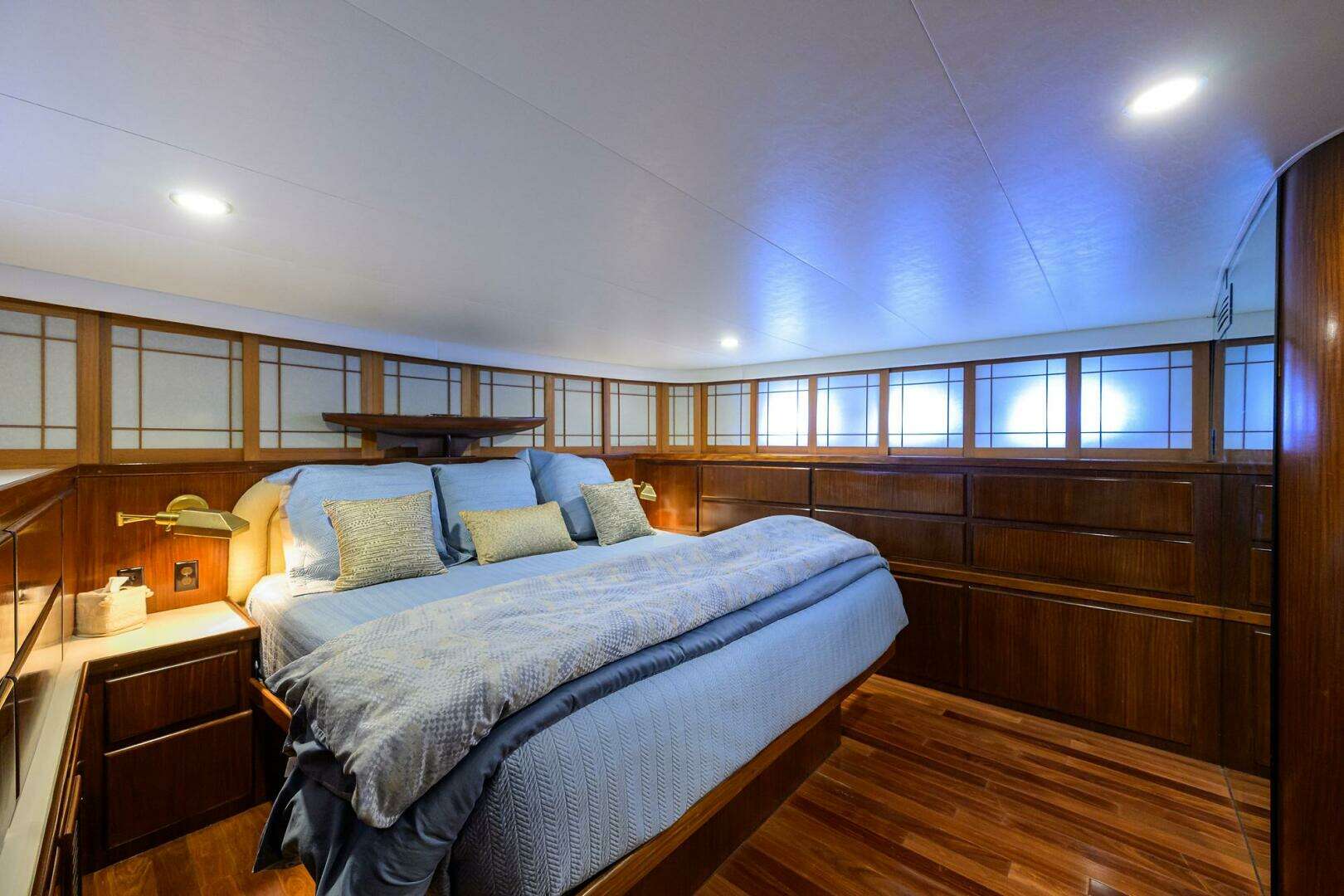 1991 Hatteras 78 Cockpit Motor Yacht - Image 14