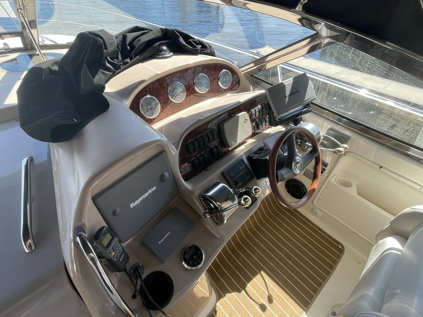 2006 Sea Ray 360 Sundancer - Image 13