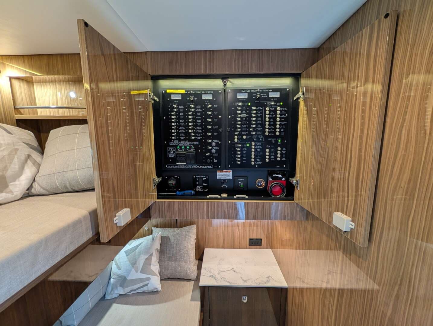 2022 Cruisers Yachts 54 Cantius - Image 43