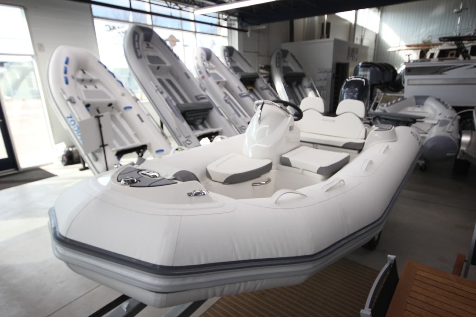 2026 Zodiac Yachtline 400 DL NEO - Image 3