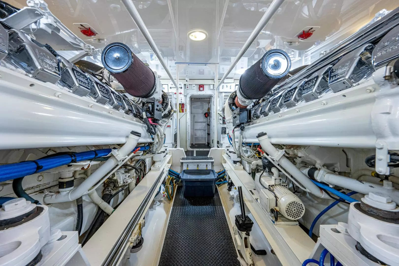 2005 Viking 74 Convertible - Image 55