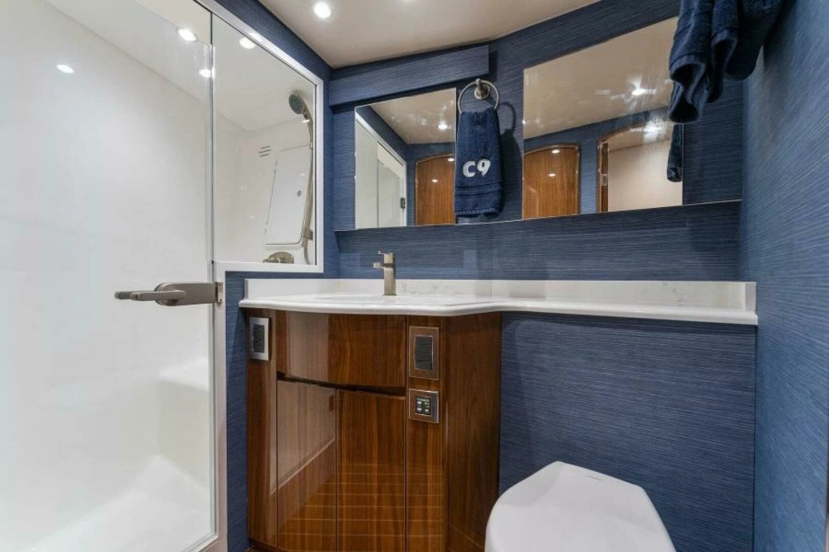 2021 Viking 54 Convertible - Image 15